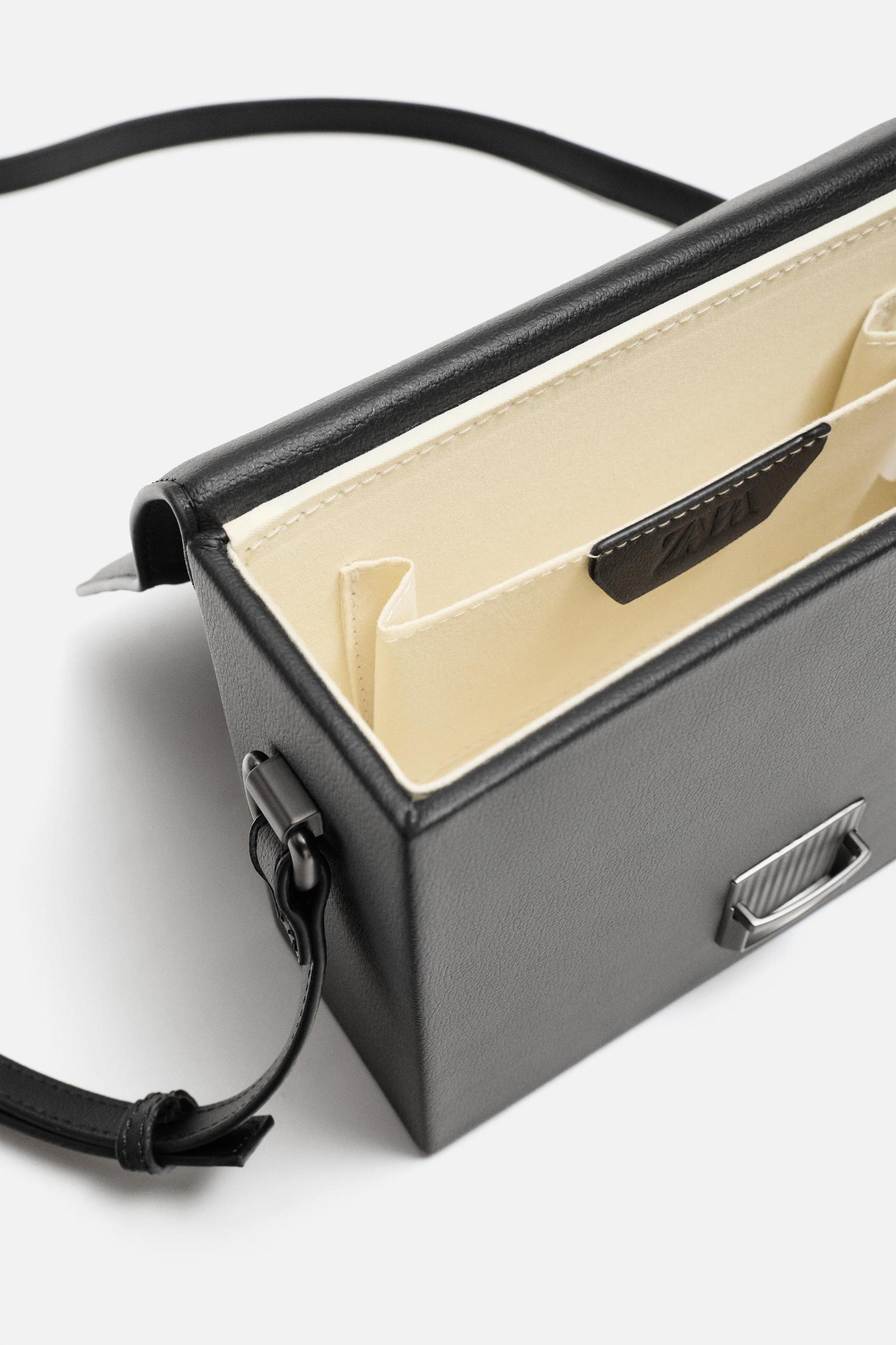 CROSSBODY BOX BAG Product Image