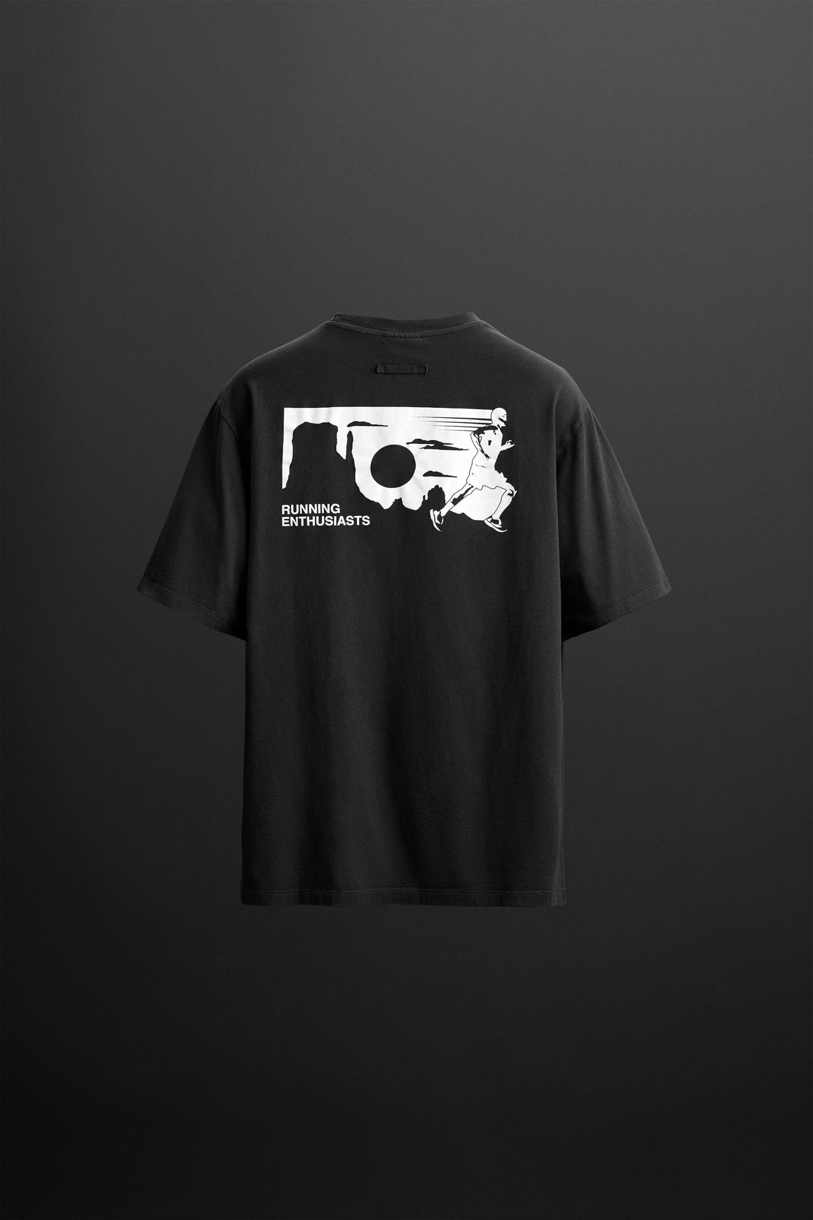 RUNNING GRAPHIC PRINT T-SHIRT Product Image