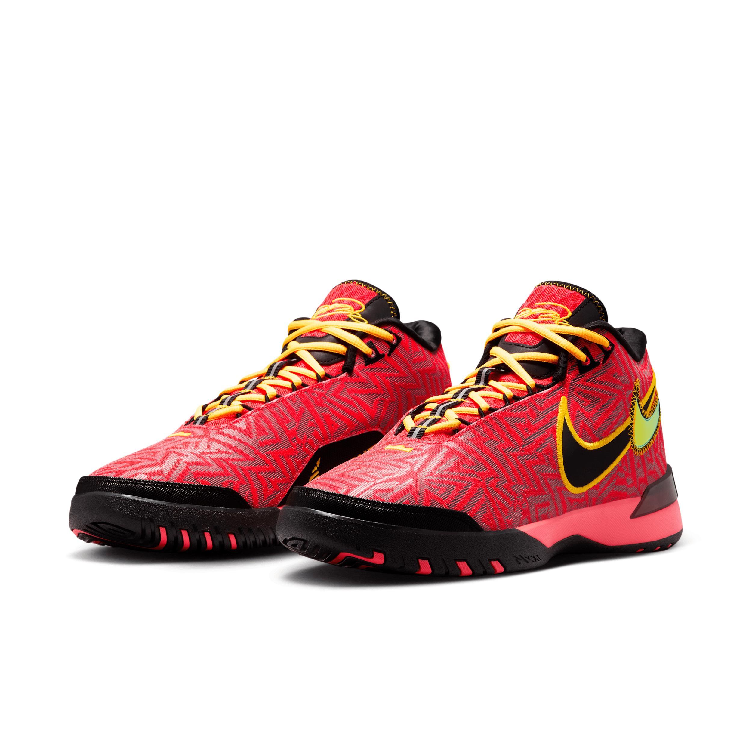 Nike Men's LeBron NXXT Genisus Basketball Shoes Product Image