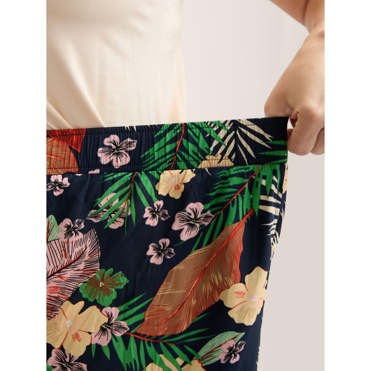 Plus Size Stretchy Tropical Wide-Leg Shorts Women Indigo Casual Wide Leg Everyday-Casual Shorts BloomChic 22-24/3X Product Image