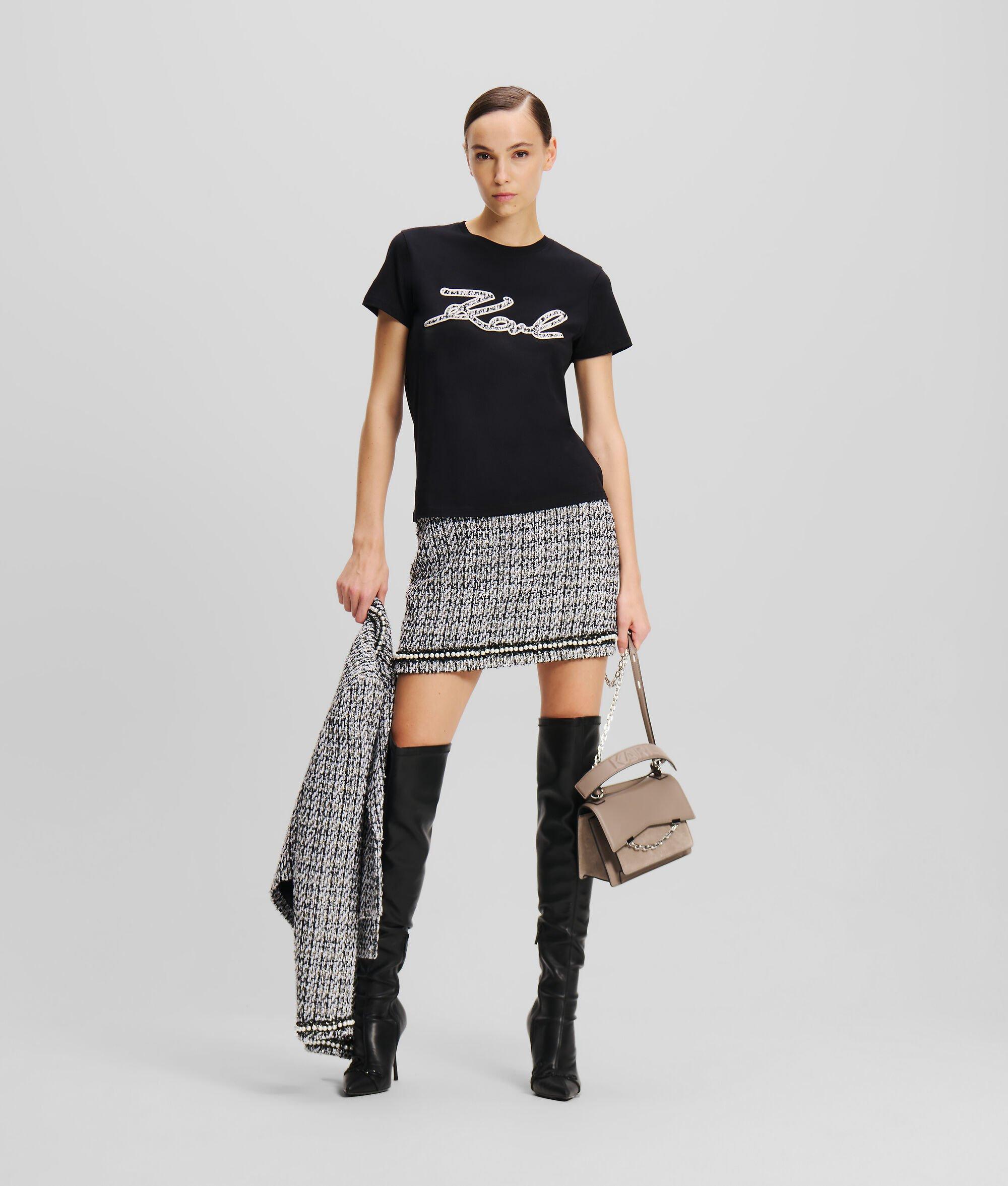 BOUCLÉ SIGNATURE T-SHIRT Product Image