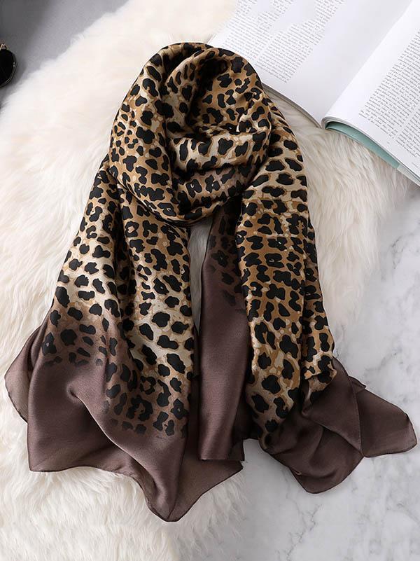 Stylish Leopard Gradient Silk Scarf Product Image
