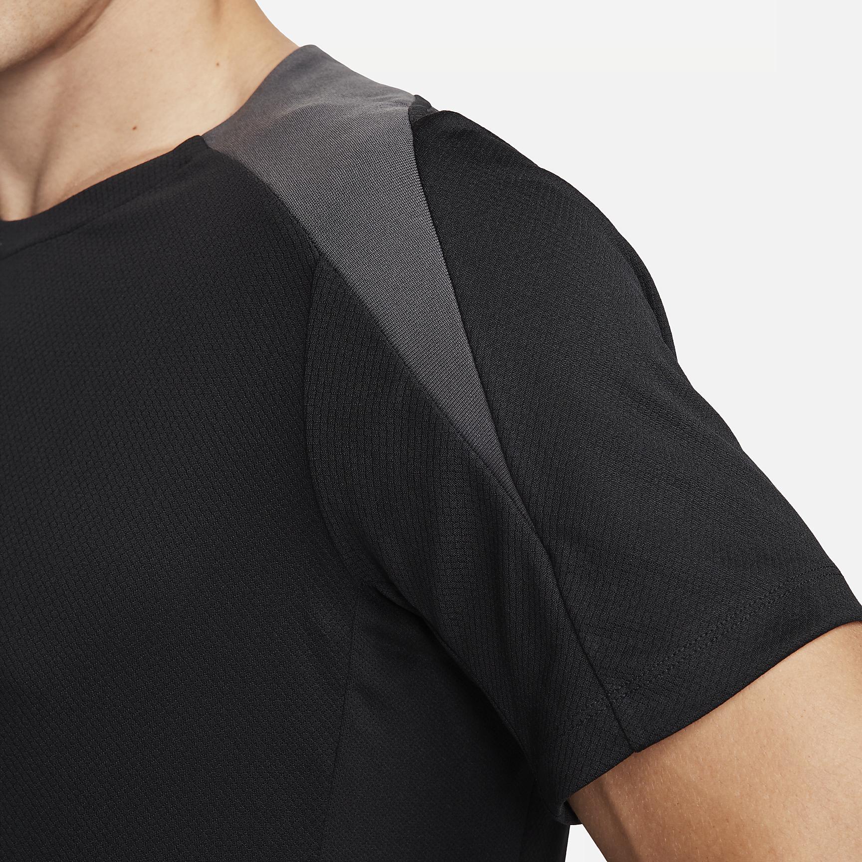 Nike Strike Men's Dri-FIT Short-Sleeve Soccer Top Product Image