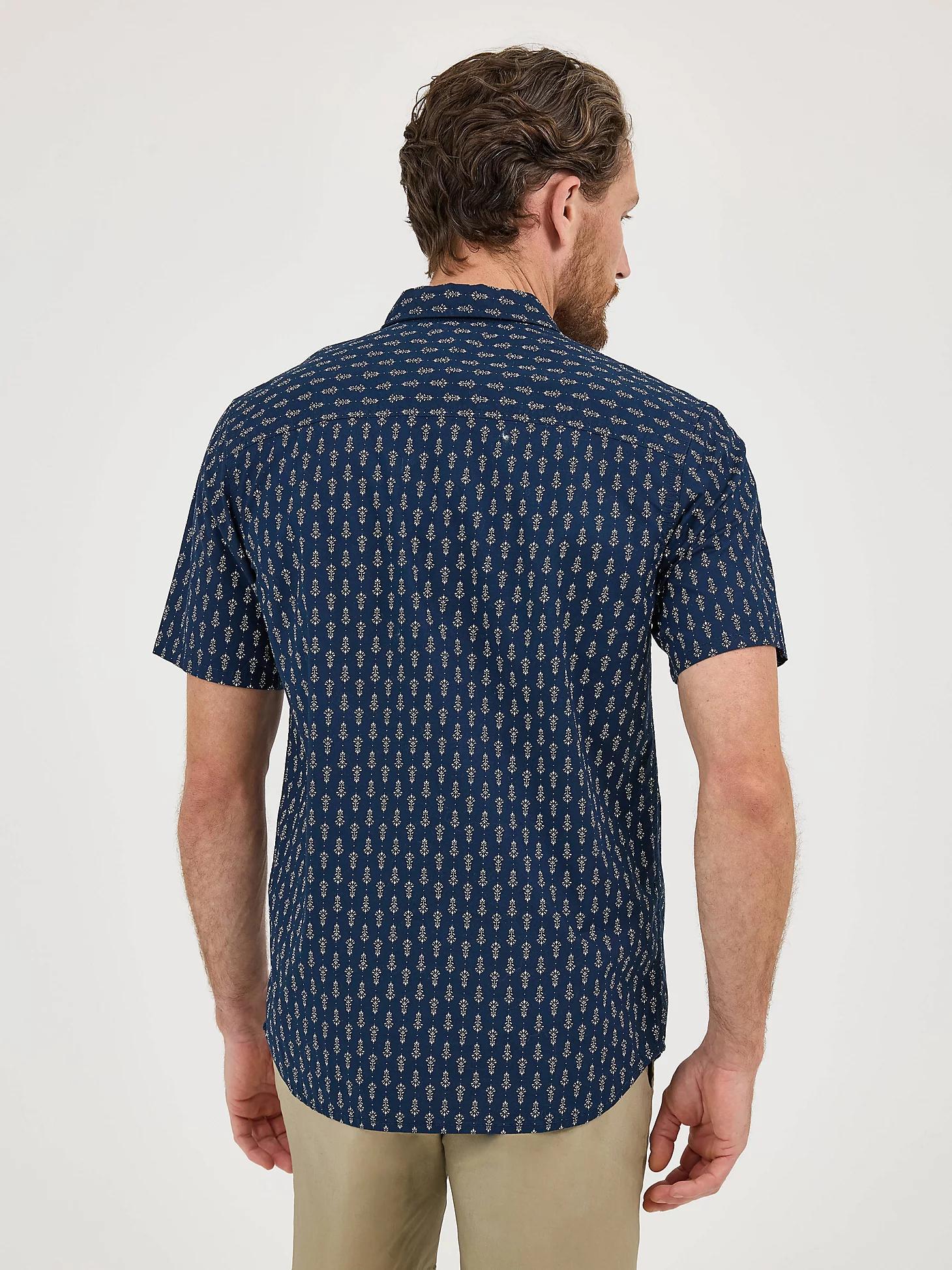 Men's Extreme Motion All Purpose Short Sleeve Print Button Down Shirt | Men's Tops & Tees | Lee® Product Image