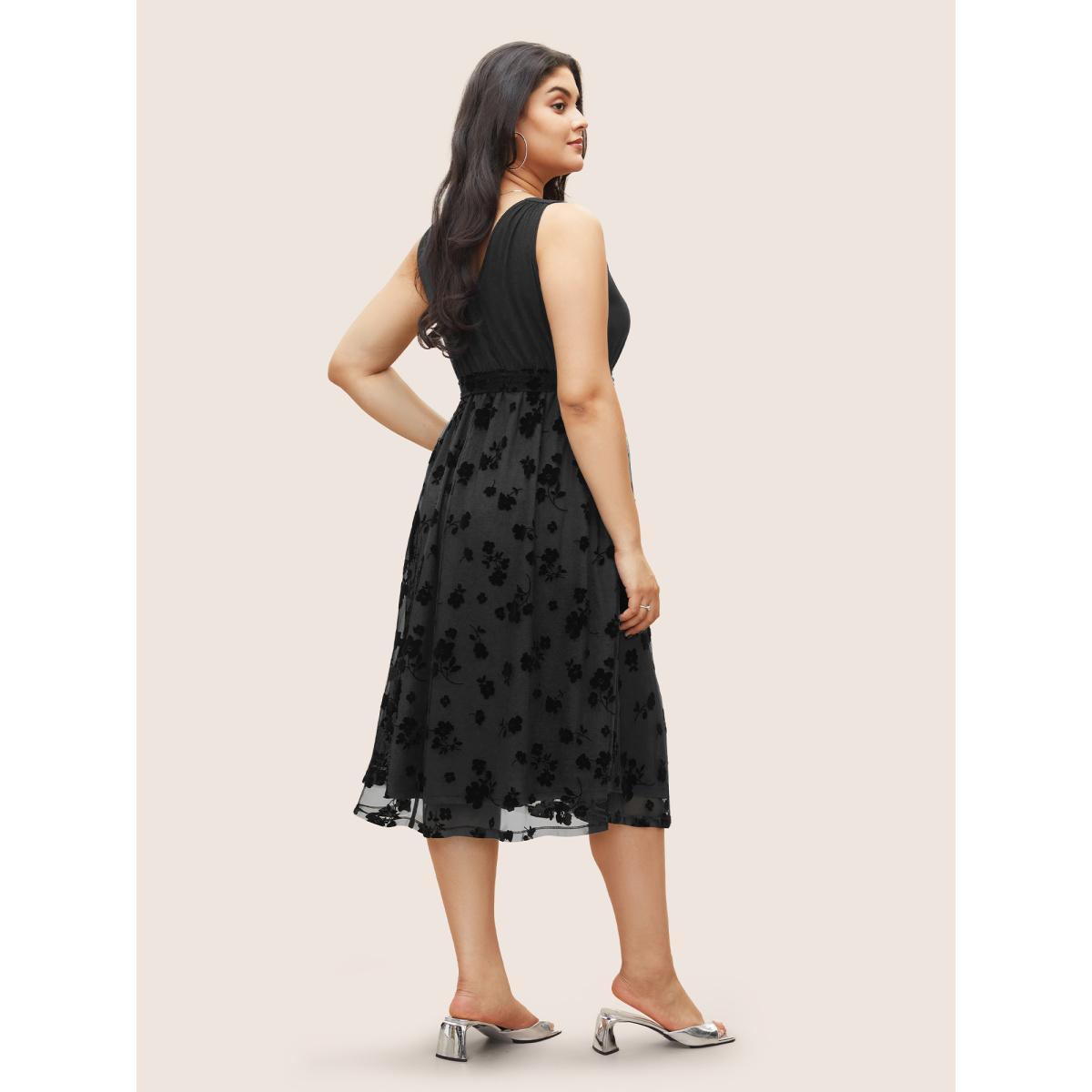 Plus Size Floral Mesh Patchwork Surplice Neck Tank Dress Black Women Cocktail Non Overlap Collar Sleeveless Curvy Midi Dress BloomChic 10/M Product Image