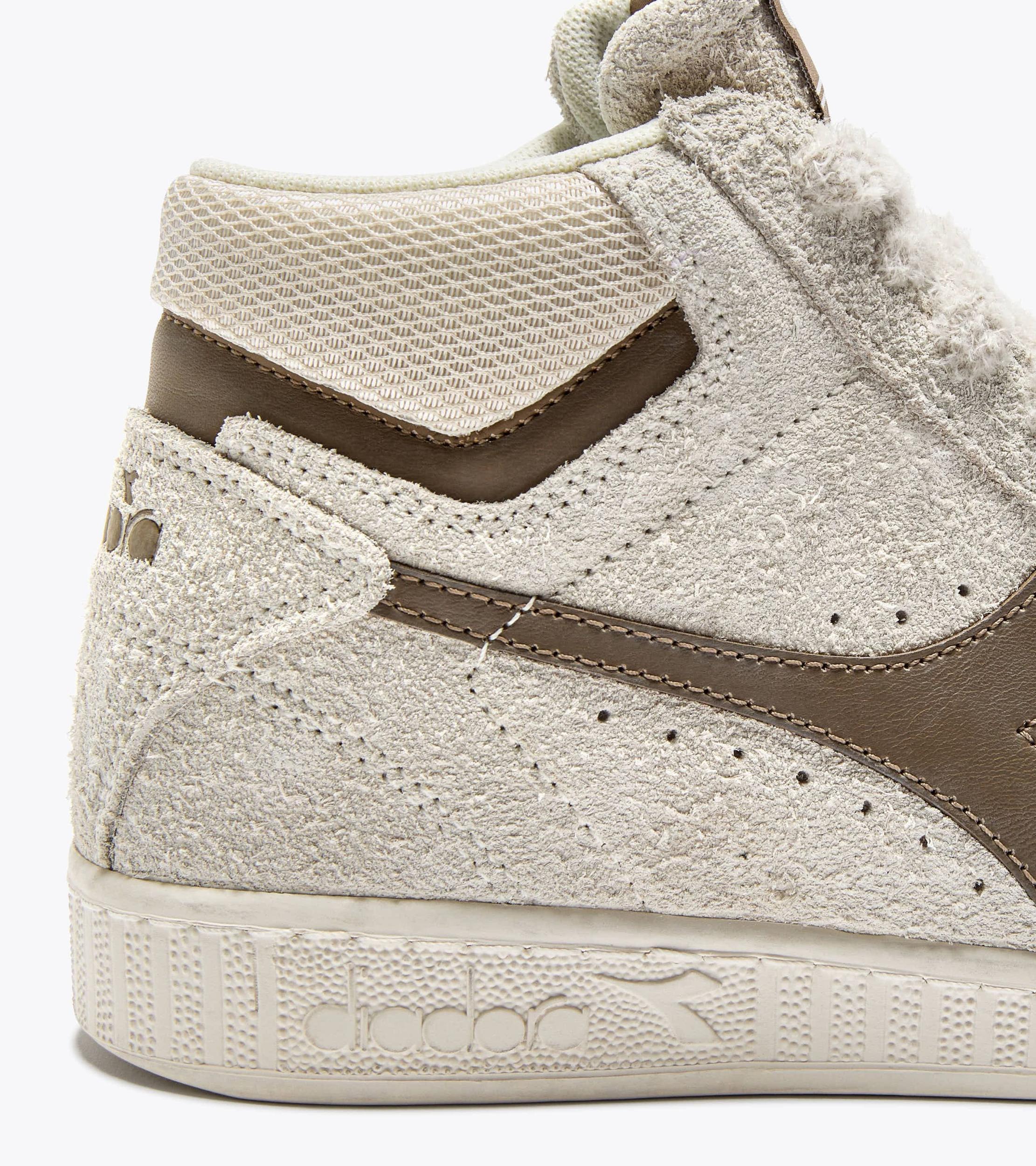 GAME HIGH SUEDE WAXED Product Image