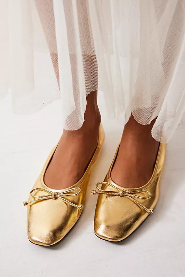 Arissa Flats Product Image