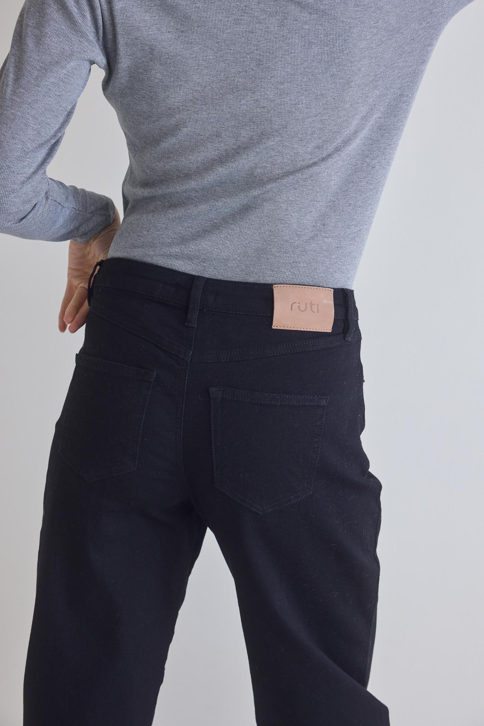 The Ribbed Long Sleeve V-Neck Product Image