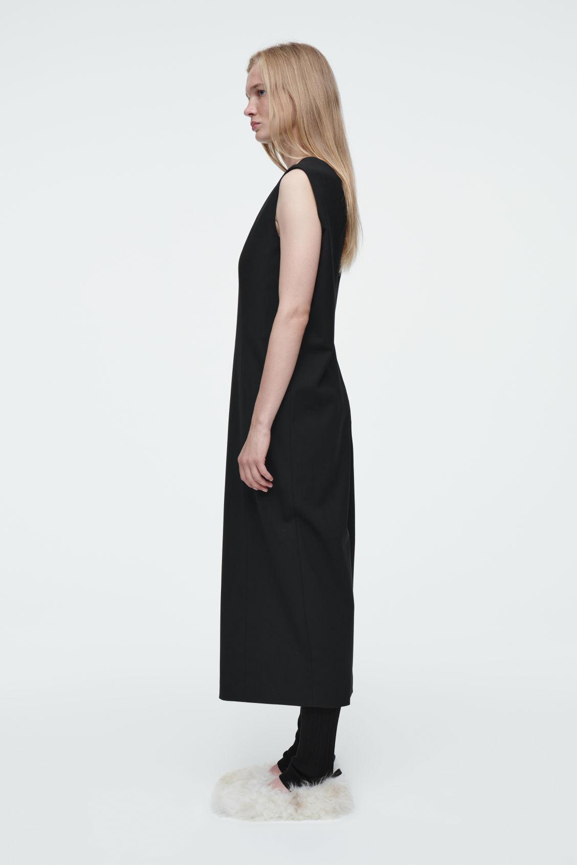 THE SLEEVELESS TAILORED WOOL DRESS Product Image
