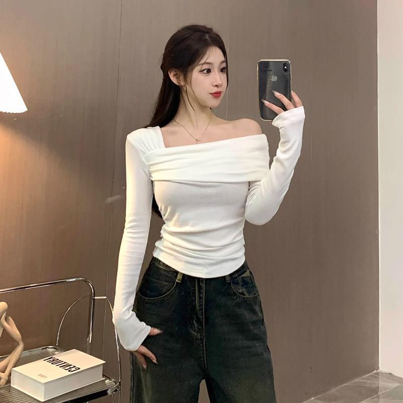Long-Sleeve One-Shoulder Plain Ruched Tee Product Image