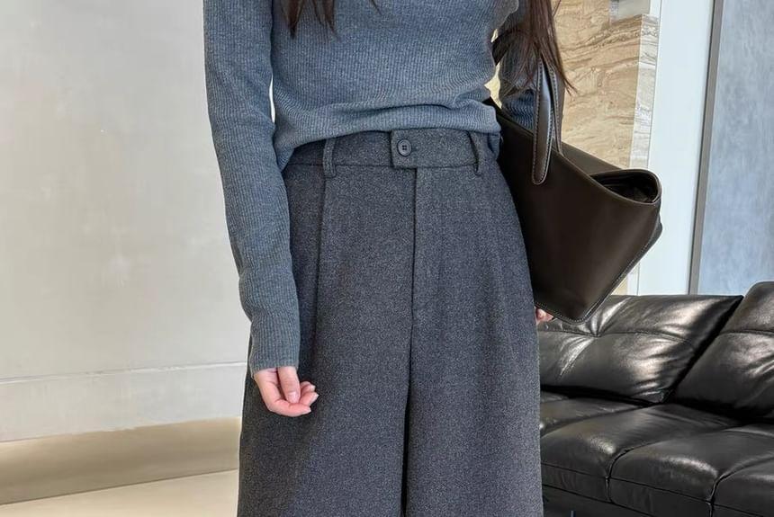 Mid Rise Plain Capri Loose Fit Pants Product Image