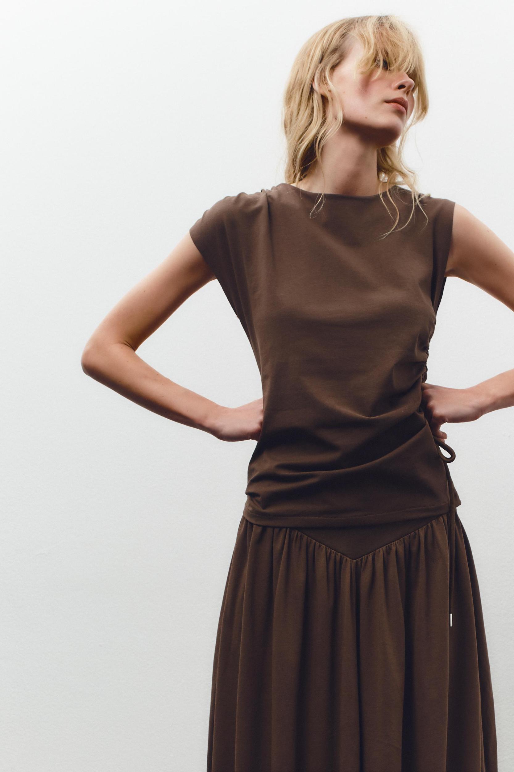 DRAWSTRING RUCHED T-SHIRT Product Image