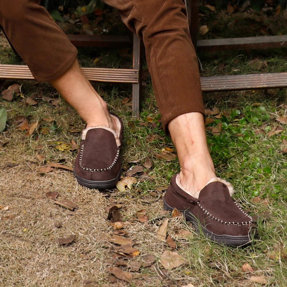 RockDove Men's Carter Faux Fur Lined Microsuede Moc Slipper Product Image
