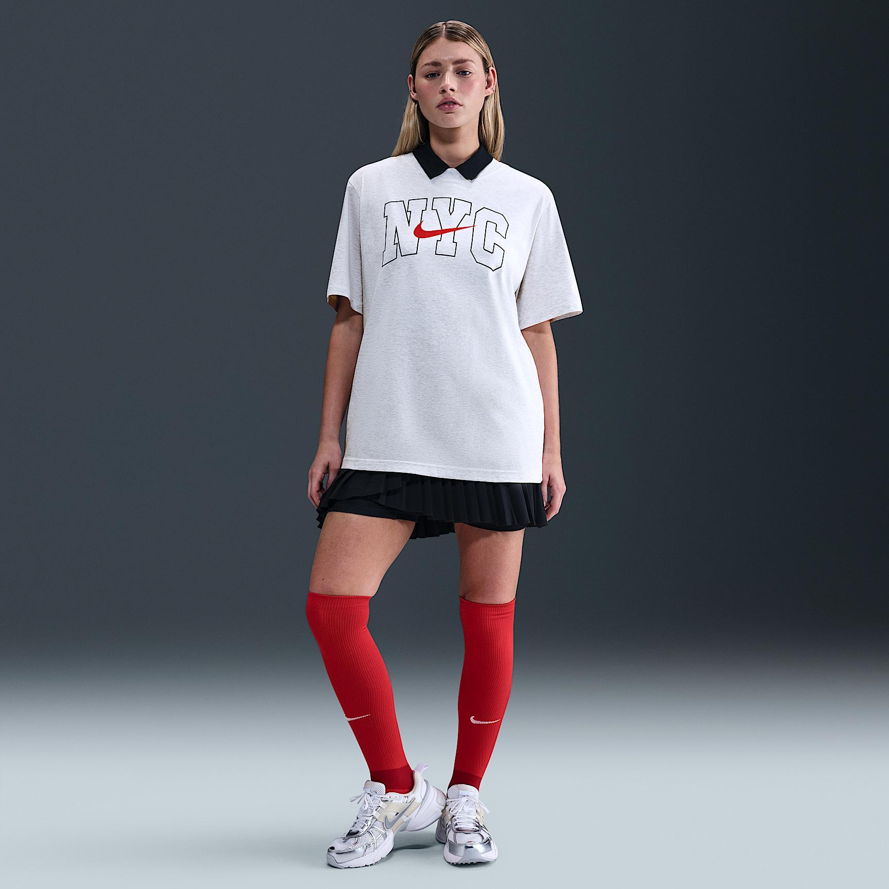 Nike Sportswear Essential Women's Graphic T-Shirt Product Image