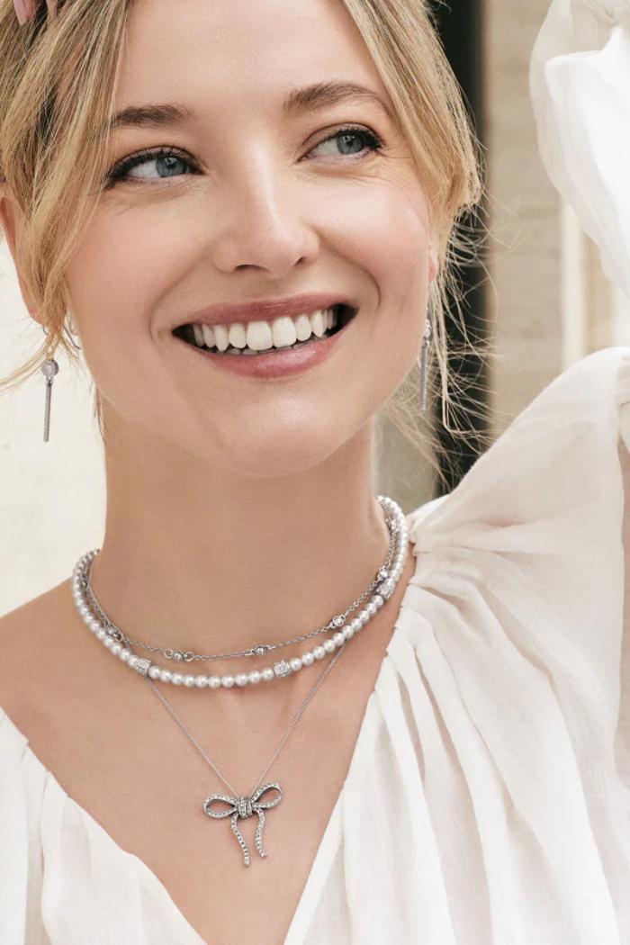 Illumina Bow Necklace Product Image