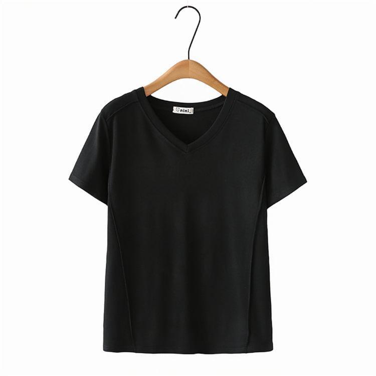 Plus Size Short Sleeve V-Neck Plain T-Shirt Product Image