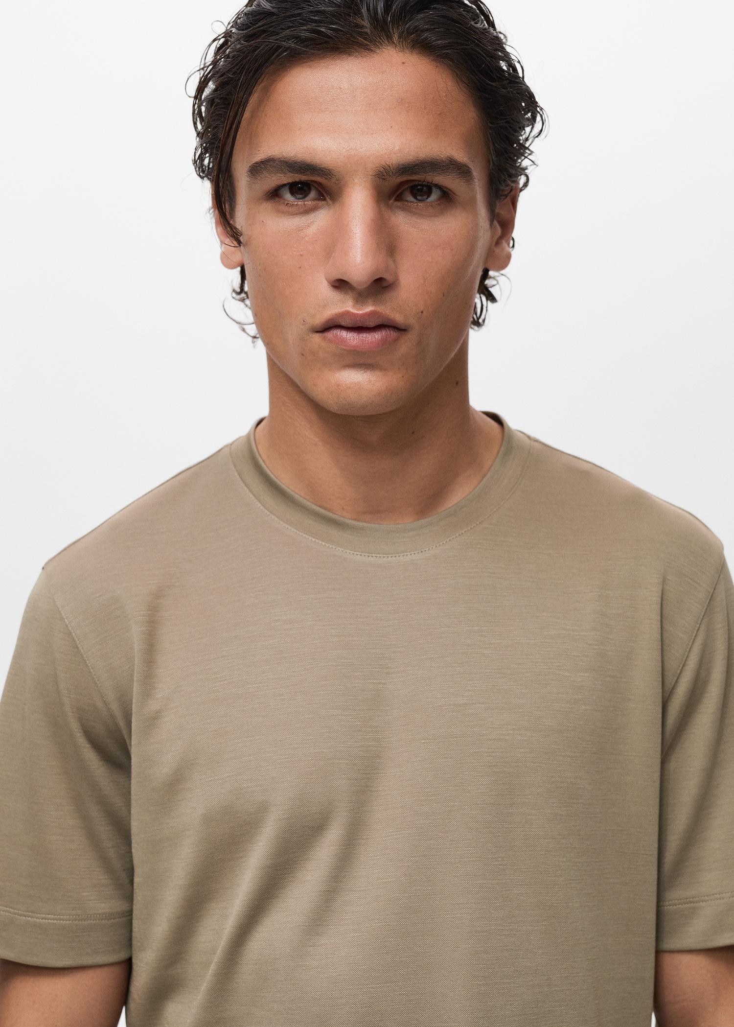 Short-sleeved lyocell t-shirt - Men | MANGO USA Product Image