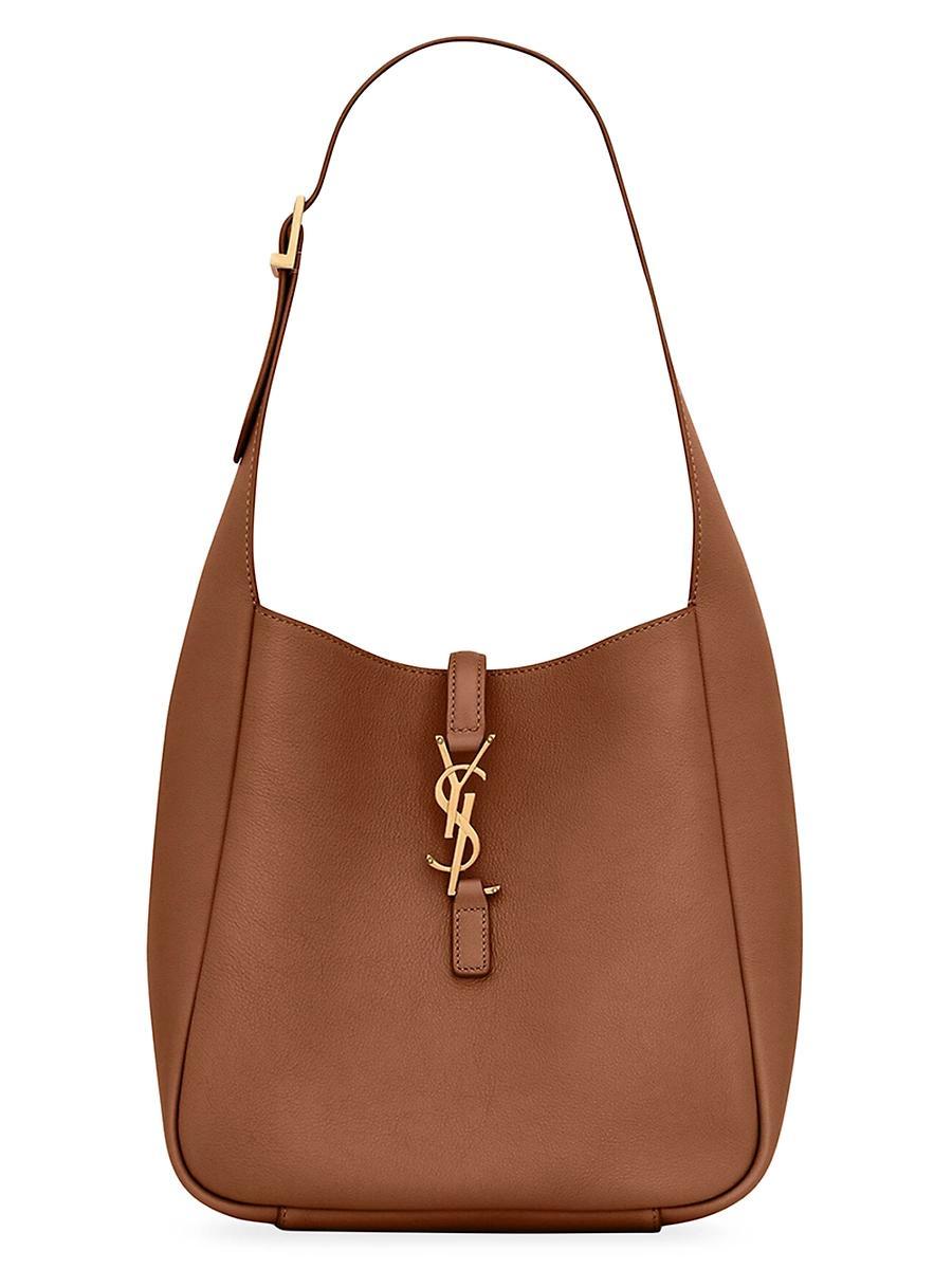 Womens Le 5  7 Supple Small Shoulder Bag in Grained Leather Product Image