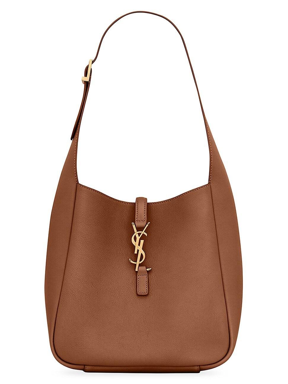 Womens Le 5  7 Supple Small Shoulder Bag in Grained Leather Product Image
