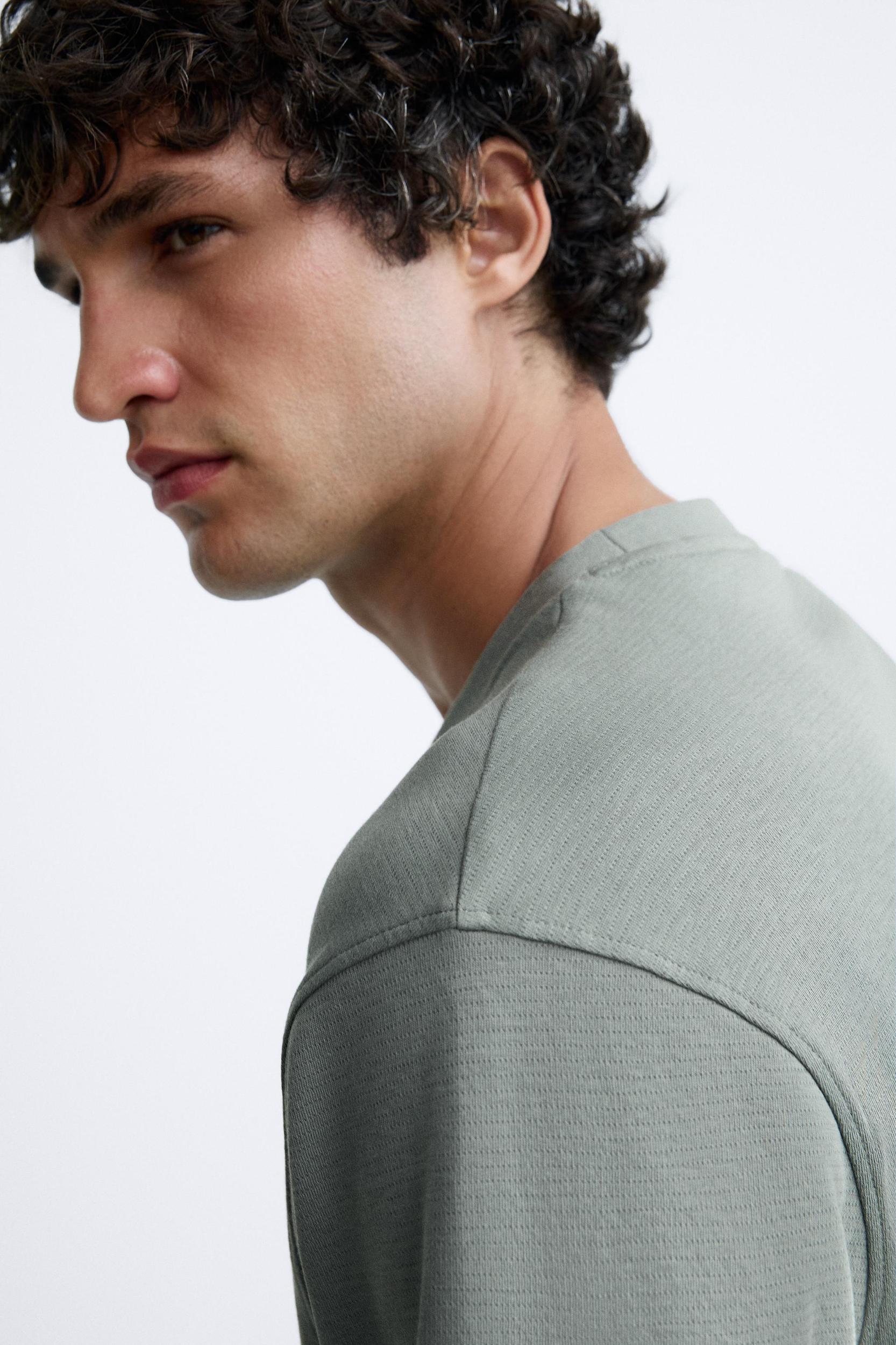 JACQUARD TEXTURED T-SHIRT Product Image