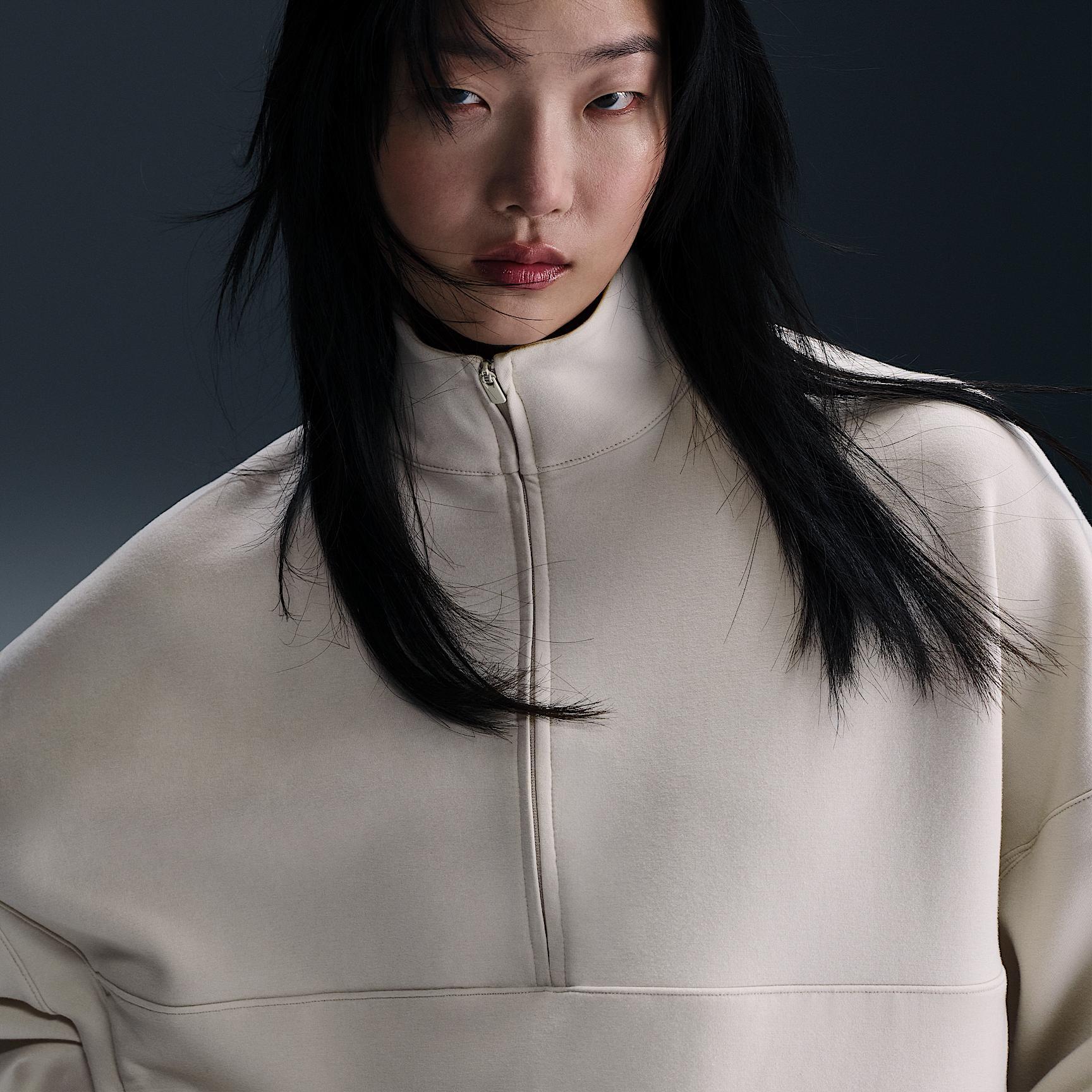 Nike Women's 24.7 ImpossiblySoft Dri-FIT Oversized 1/2-Zip Top Product Image