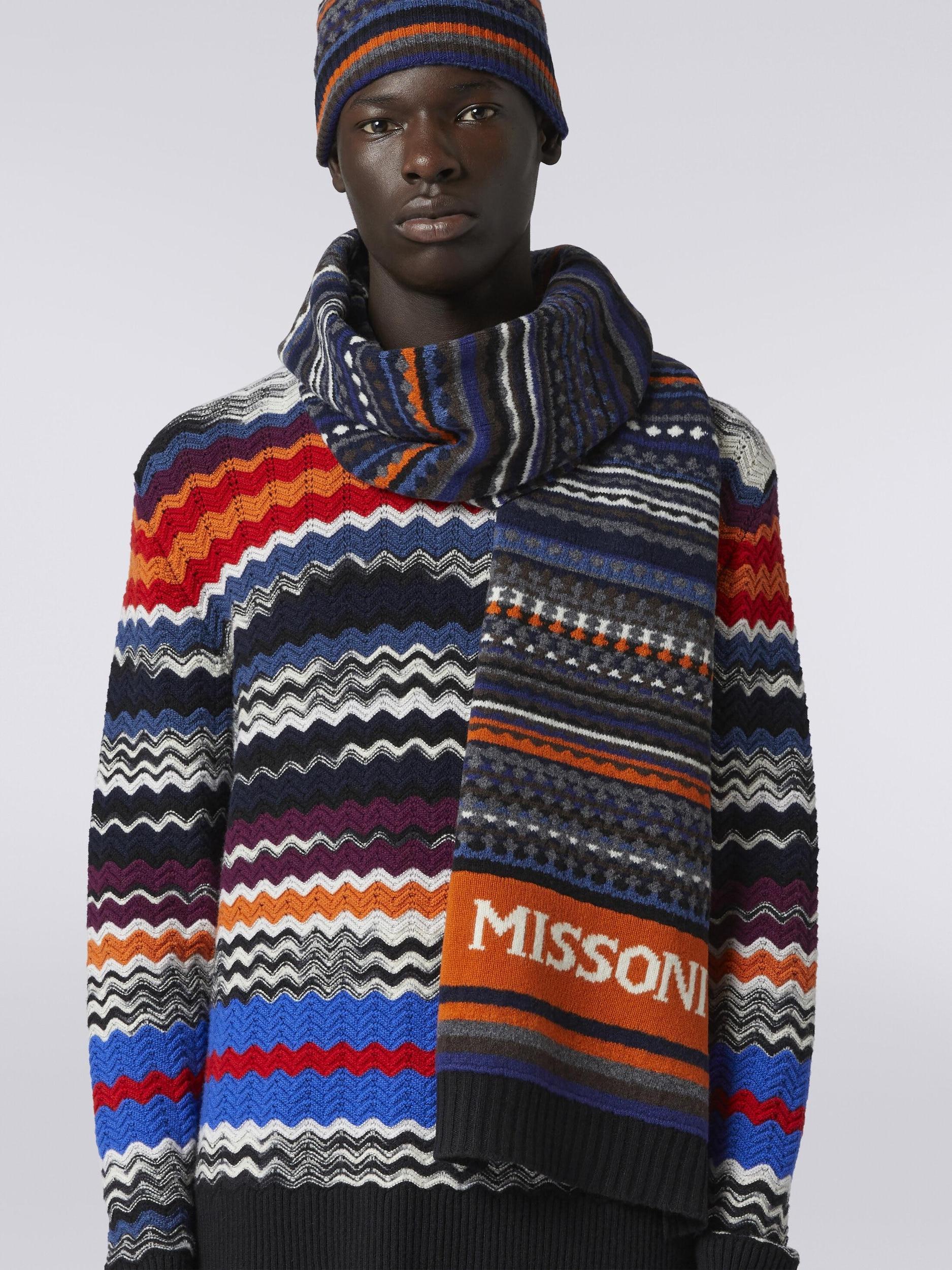 Jacquard wool scarf with logo Product Image