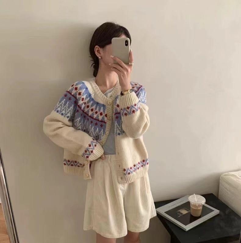 Round Neck Patterned Cropped Cardigan Product Image