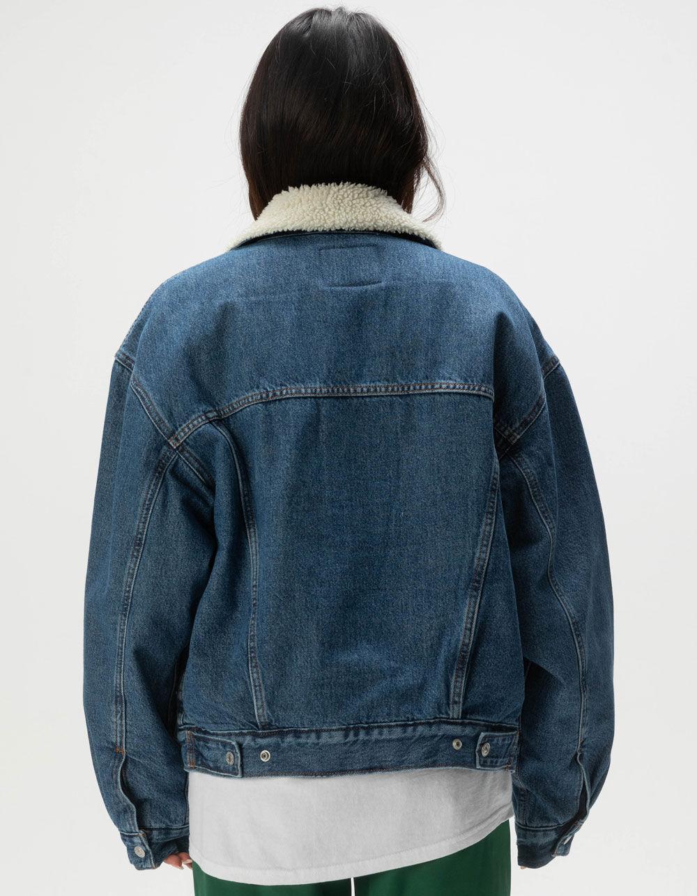 LEVI'S '90s Sherpa Womens Trucker Jacket Product Image