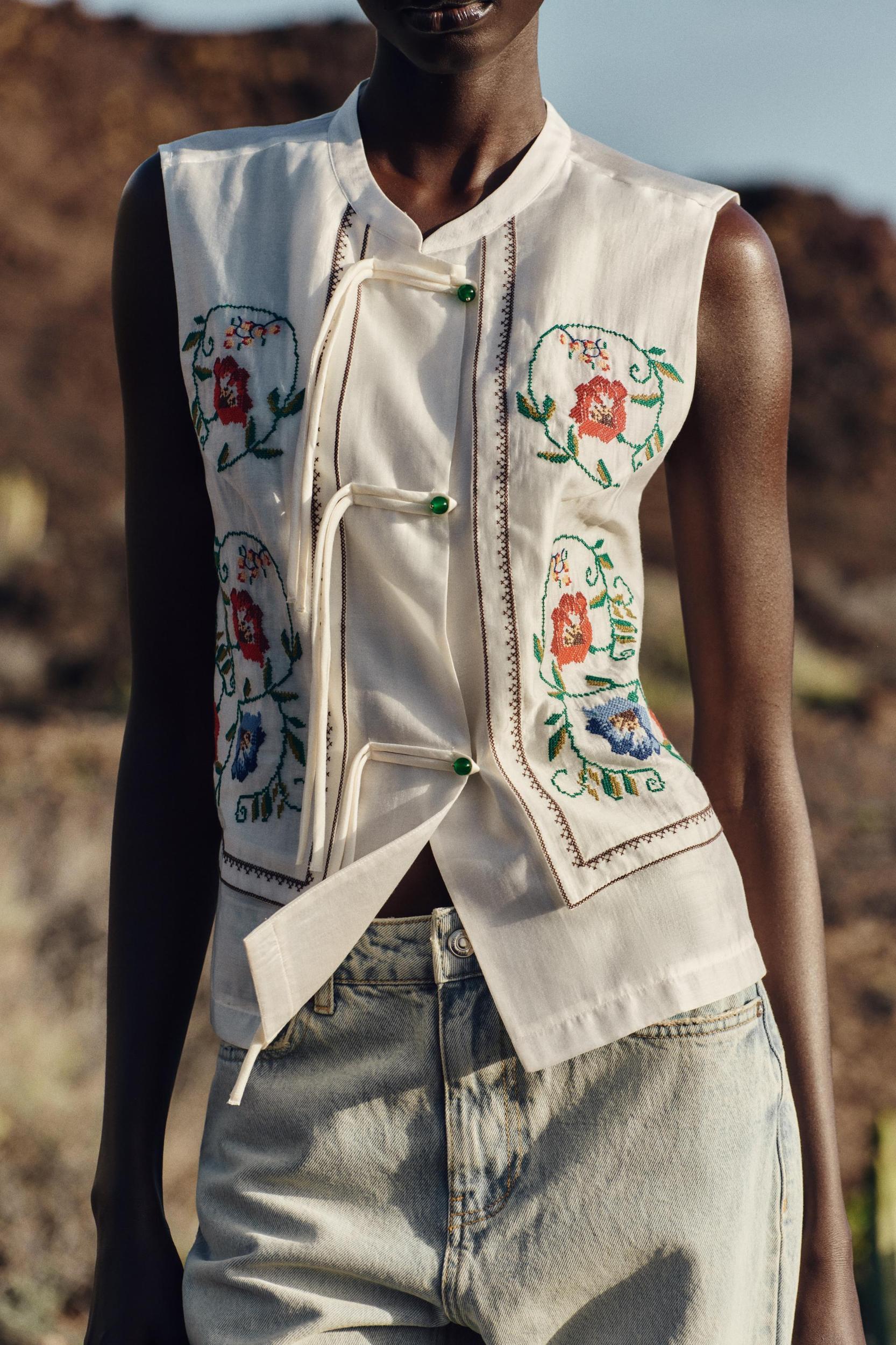 EMBROIDERED FLOWER TOP Product Image