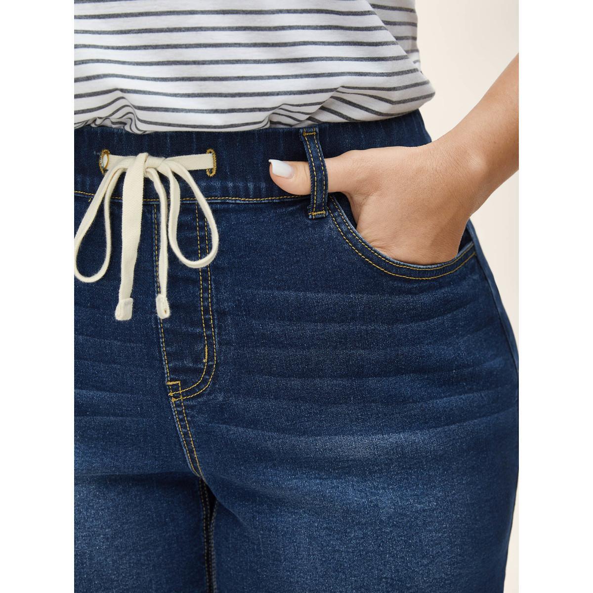 Plus Size Pull-On Relaxed Fit Denim Shorts Women Denimindigo Medium stretch Everyday-Casual Slanted pocket Casual Denim Shorts BloomChic 30/6X Product Image