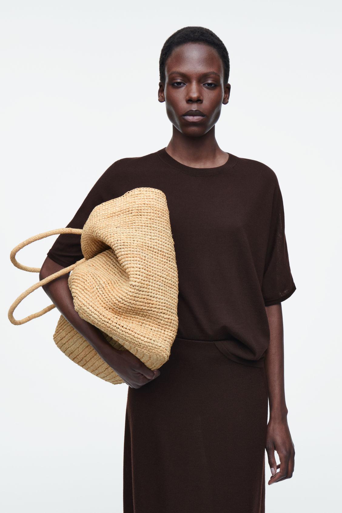 HAND-WOVEN TOTE BAG - RAFFIA Product Image