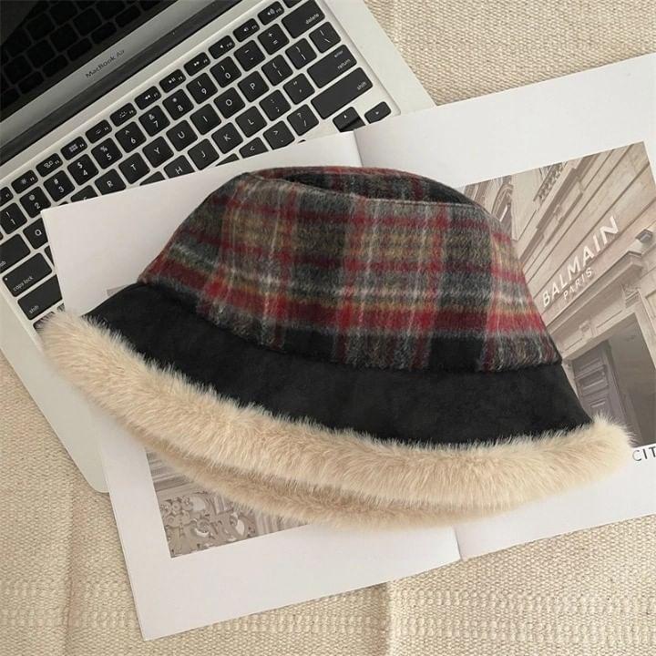Plaid Fleece-Lined Bucket Hat Product Image