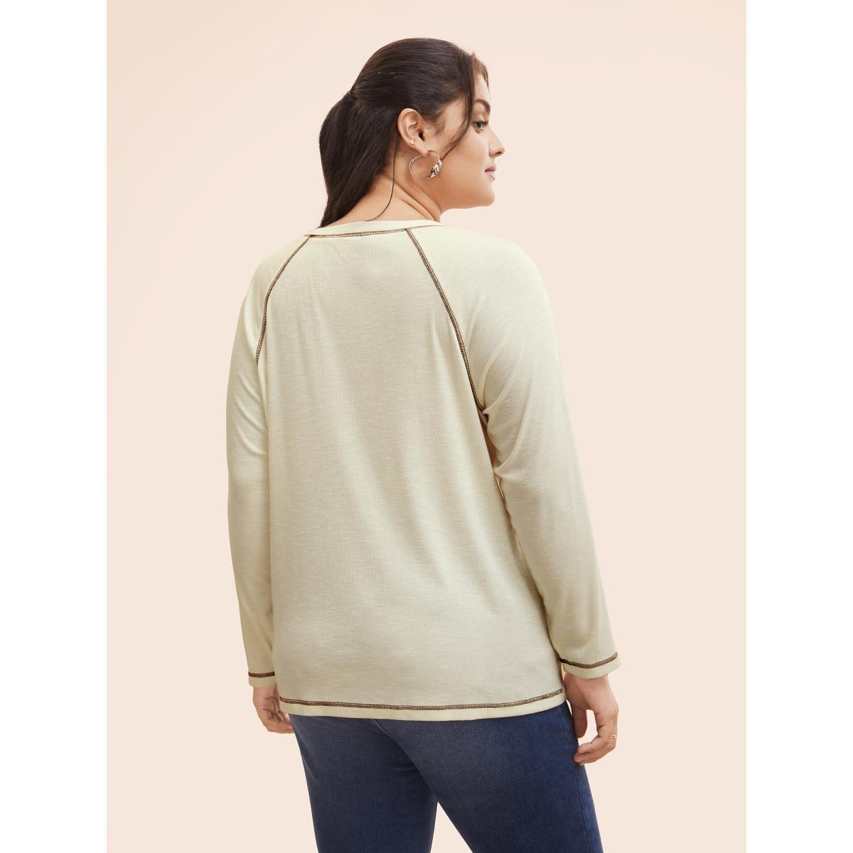 Plus Size Crew Neck Contrast Stitch Raglan Sleeve T-shirt Ivory Women Casual Topstitching Round Neck Everyday T-shirts BloomChic 14-16/1X Product Image