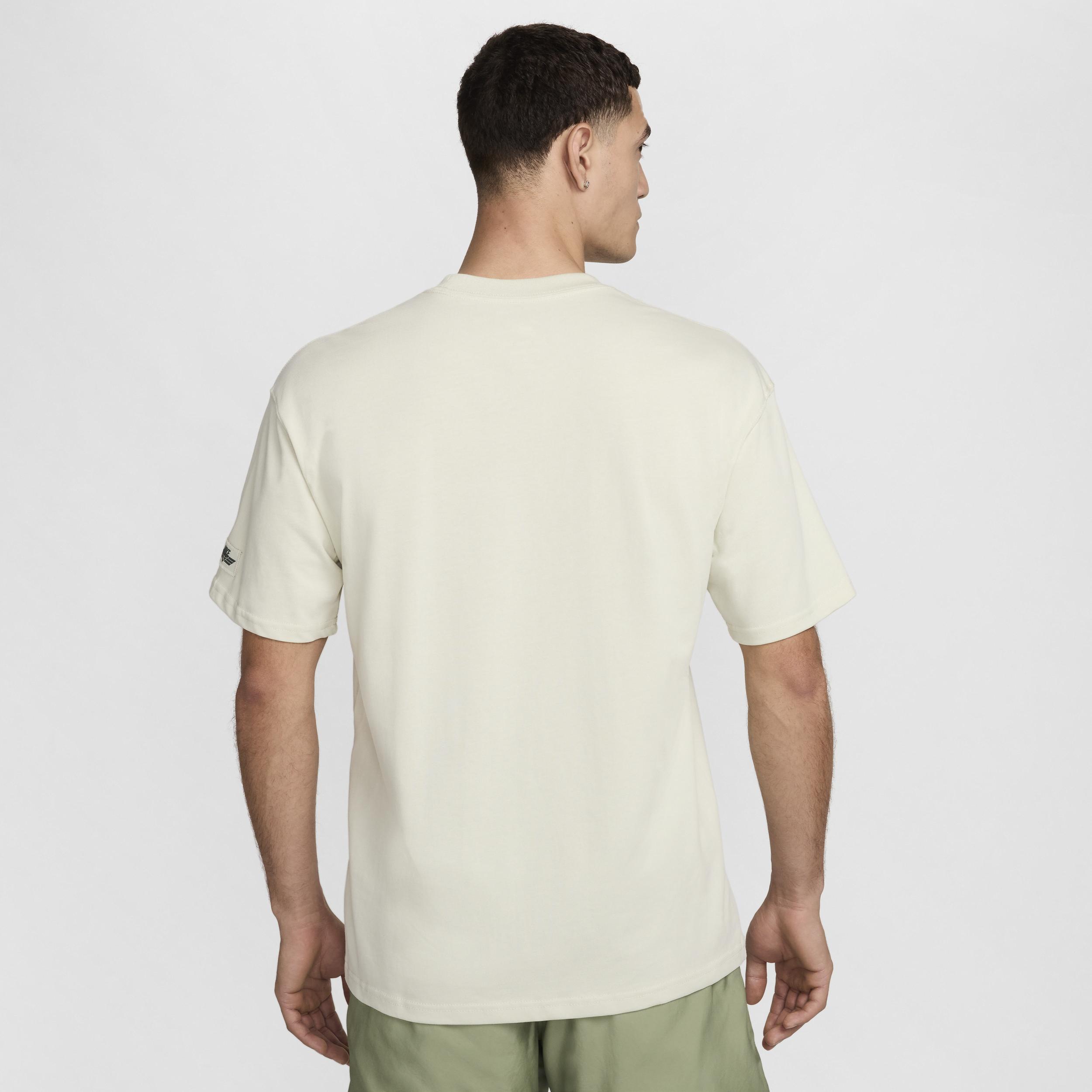 Nike Sportswear Men's Max90 T-Shirt Product Image