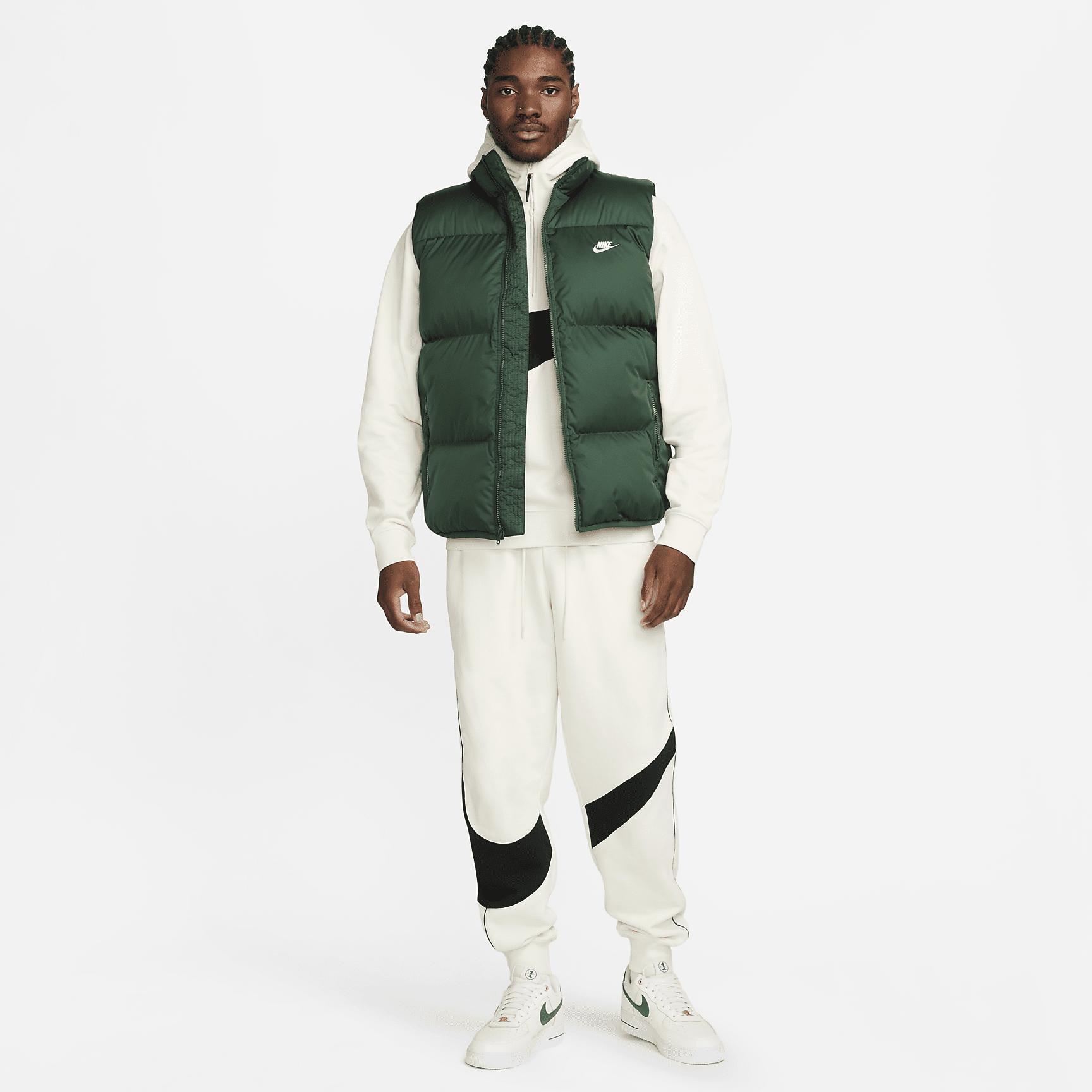 Nike Sportswear Club PrimaLoft® Men's Water-Repellent Puffer Vest Product Image