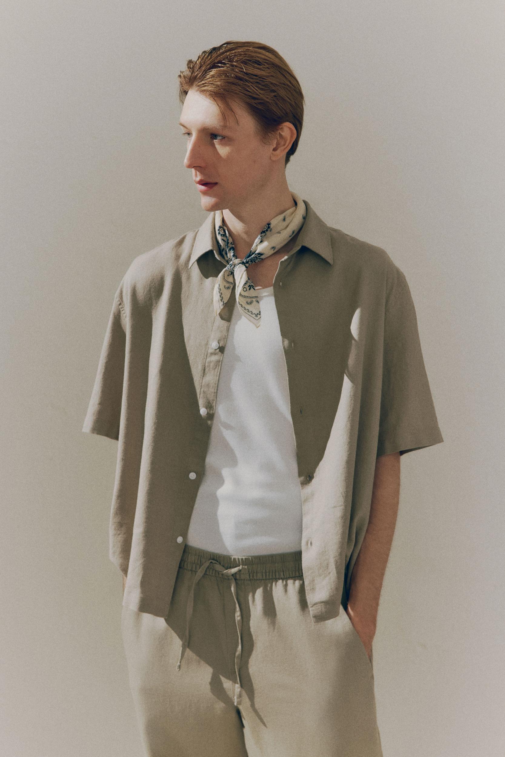 Loose-Fit Short-Sleeved Linen-Blend Shirt Product Image