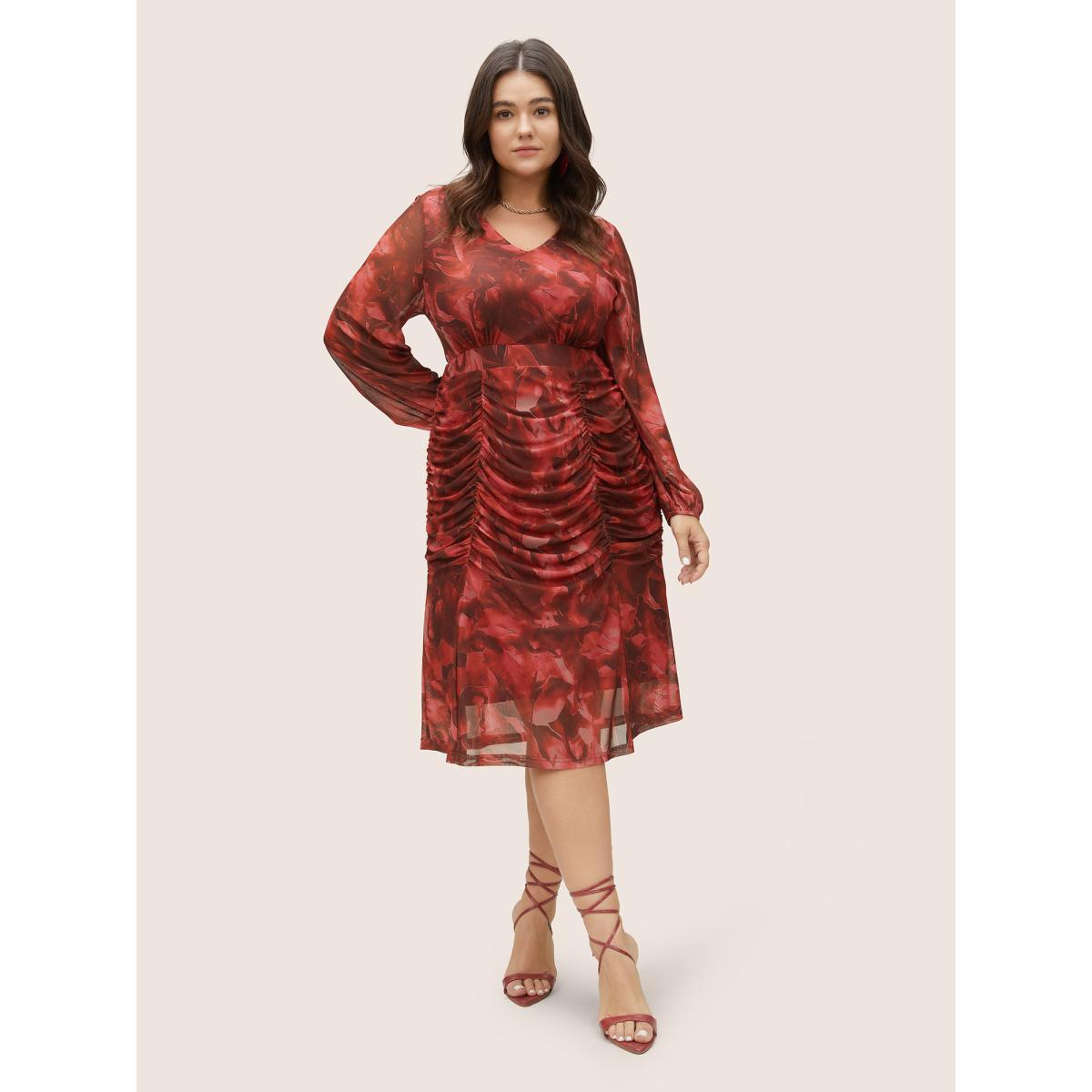 Plus Size Floral Print Pocket Ruched Hem Dress Raspberry Women Elegant Gathered V-neck Long Sleeve Curvy Midi Dress BloomChic 10/M Product Image