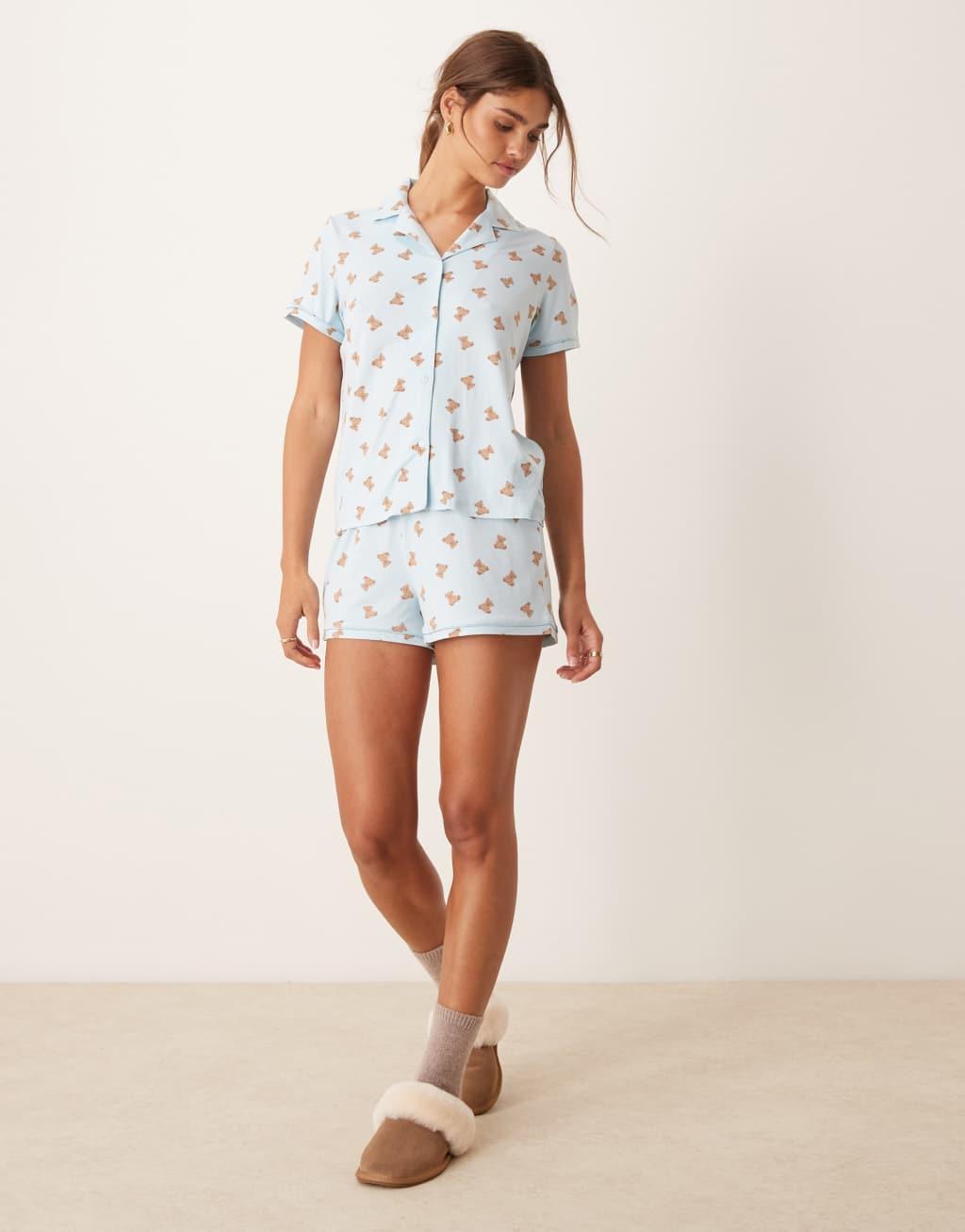 Urban Threads short sleeve revere and short pajama set in teddy bear print Product Image