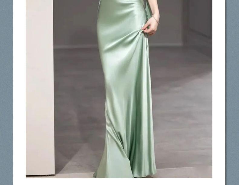Sleeveless V-Neck Plain Open Back Satin Mermaid Evening Gown Product Image
