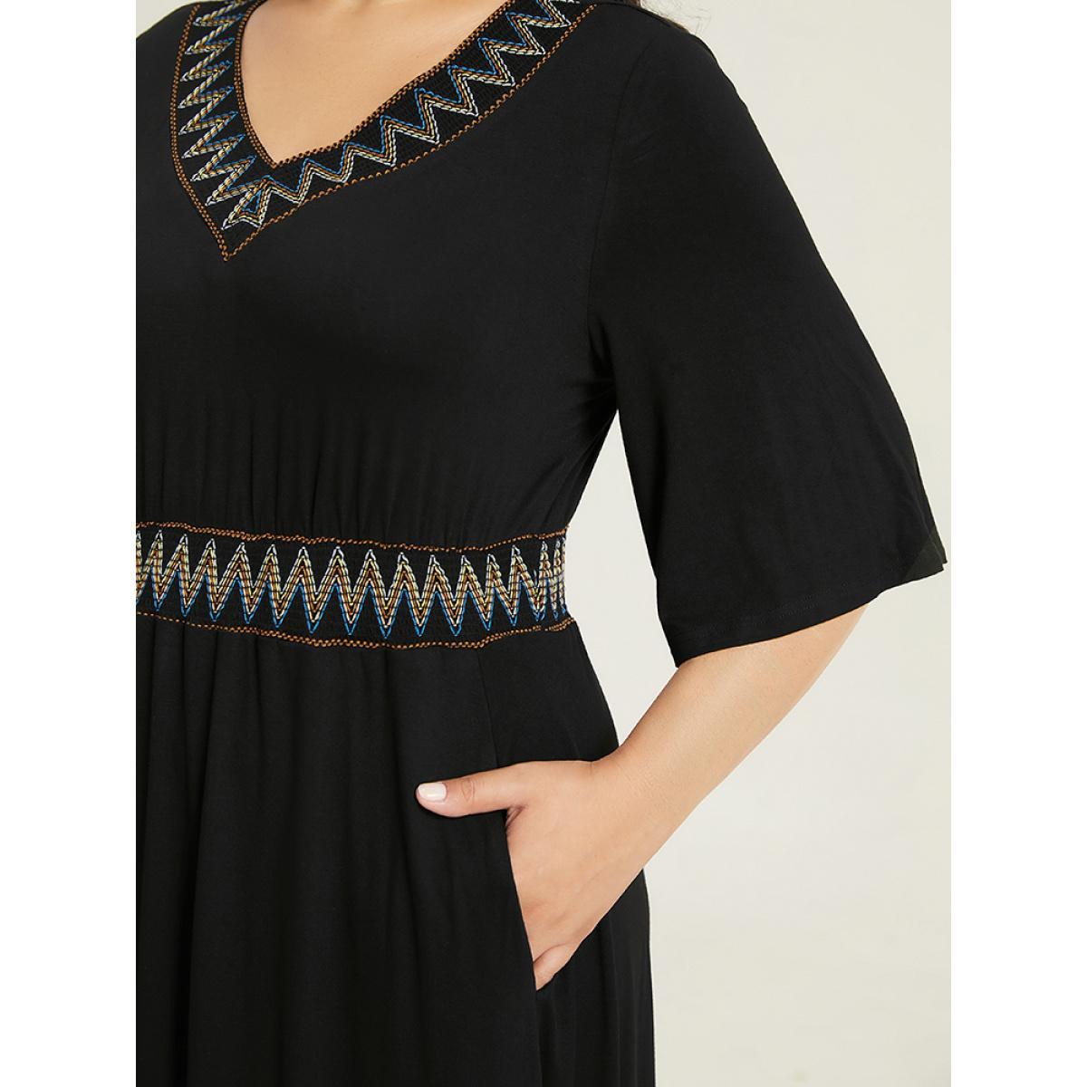Plus Size Supersoft Essentials Geometric Contrast Webbing Dress Black Women Casual Plain V-neck Half Sleeve Curvy Midi Dress BloomChic 14-16/1X Product Image
