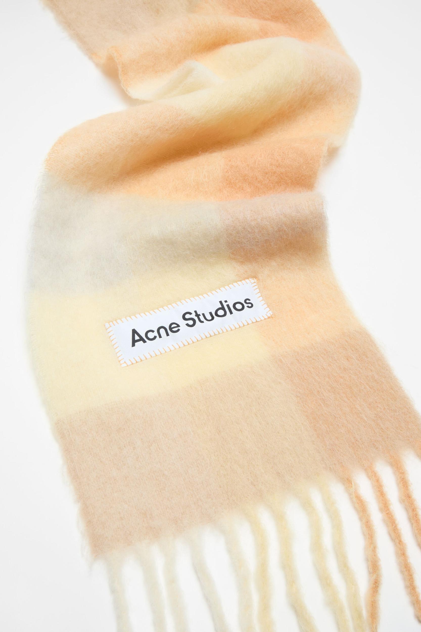 Mohair checked scarf Product Image