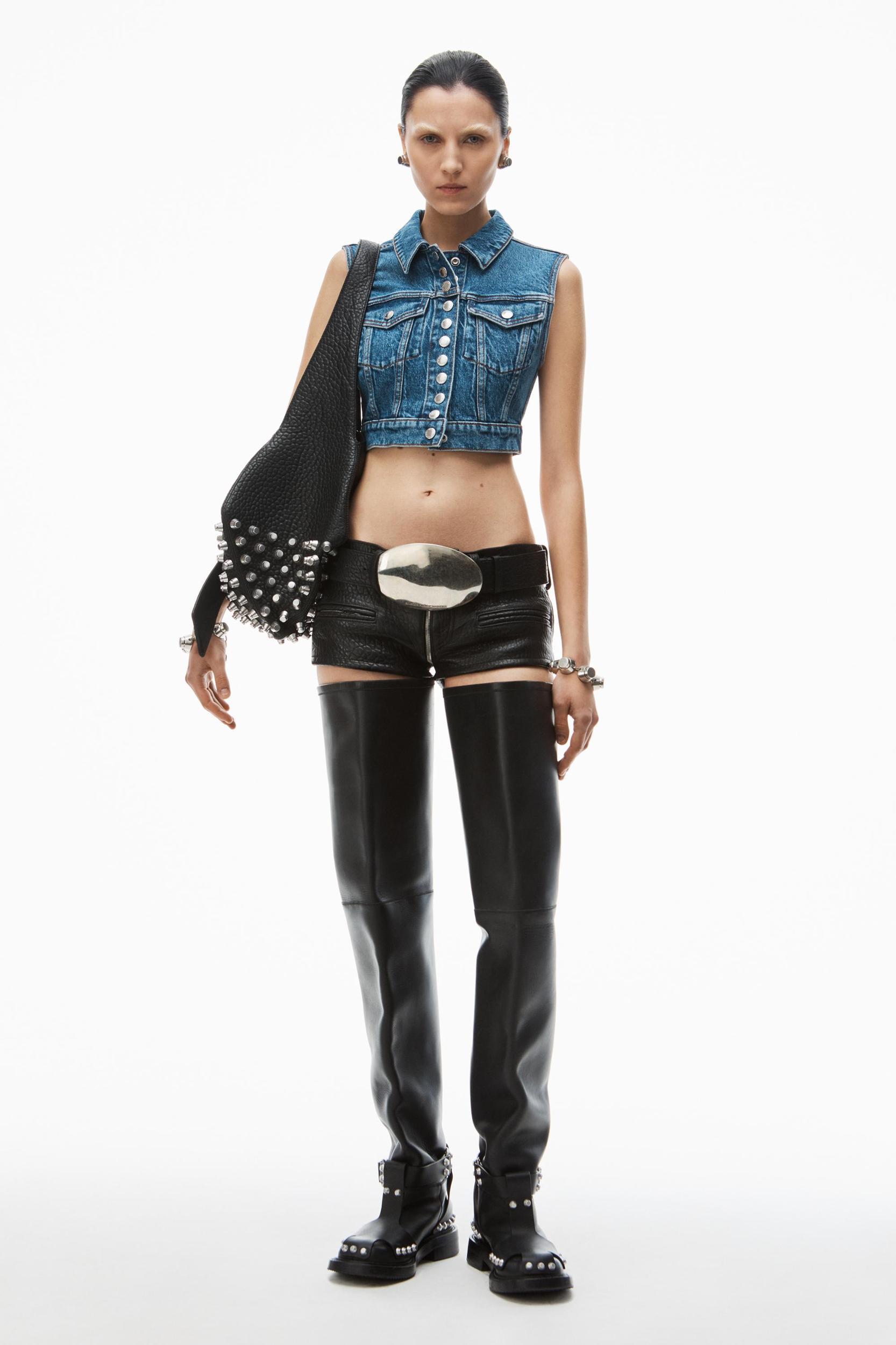 Cropped Trucker Vest In Comfort-stretch Denim Product Image