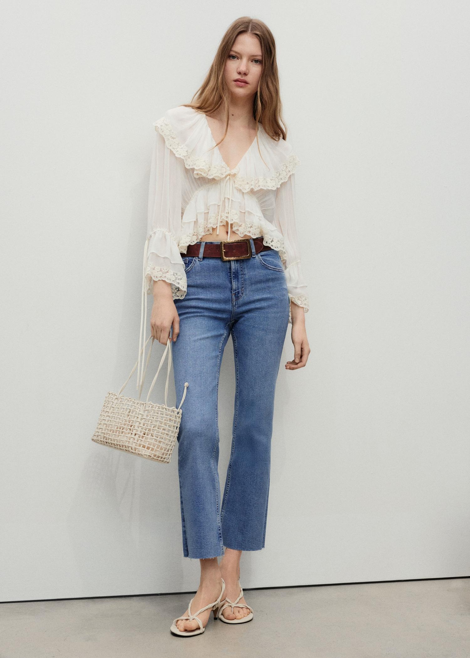 Sienna flared cropped jeans - Women | MANGO USA Product Image