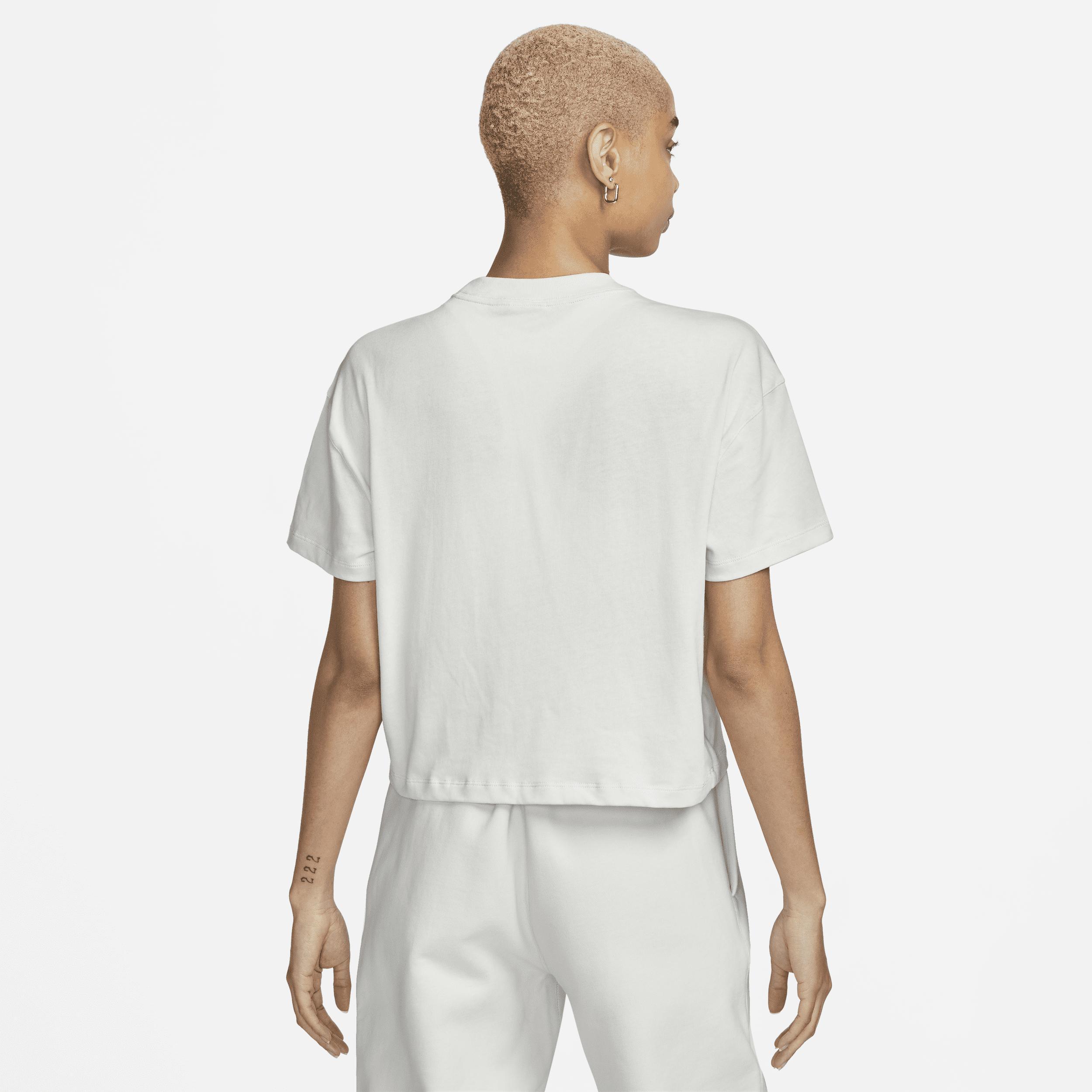 Nike Solo Swoosh Women's T-Shirt Product Image