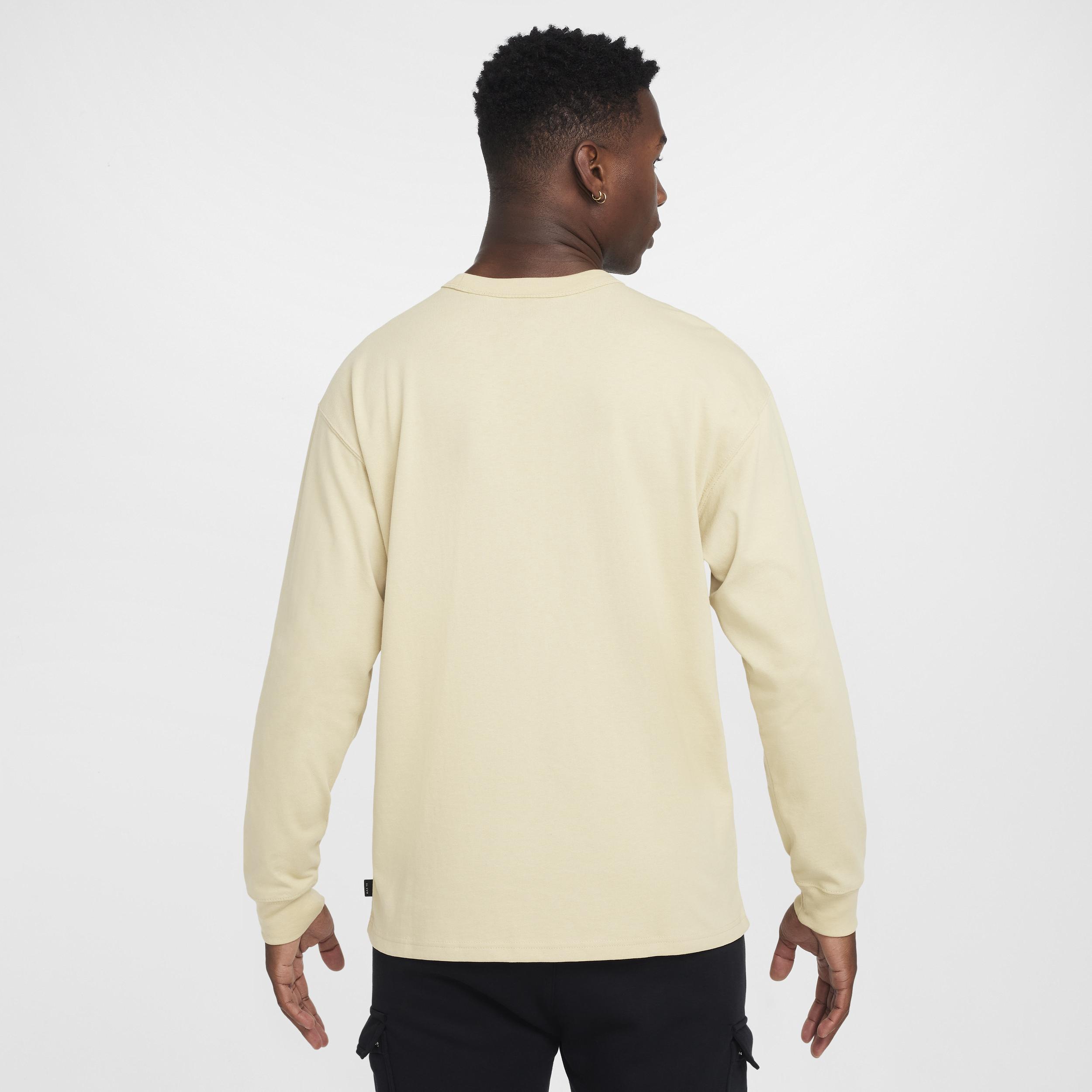 Nike Sportswear Premium Essentials Men's Long-Sleeve Pocket T-Shirt Product Image