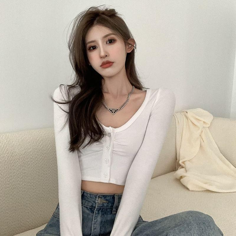 Long-Sleeve Scoop Neck Plain Crop Top Product Image