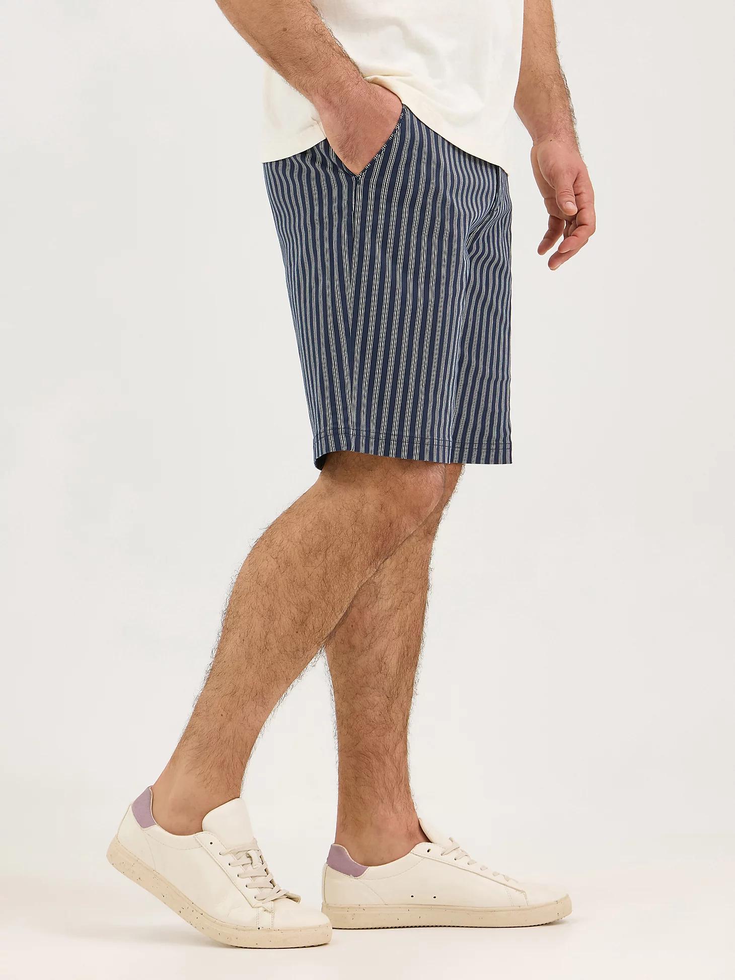 Men’s Extreme Motion Short | Khaki Cargo Shorts| Lee® Product Image
