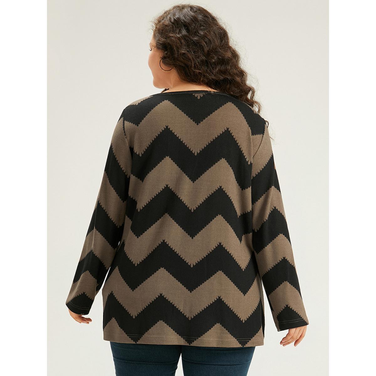 Plus Size Geo Graphic Two Tone T-shirt LightBrown Women Casual Printed Geometric Round Neck Dailywear T-shirts BloomChic 30/6X Product Image