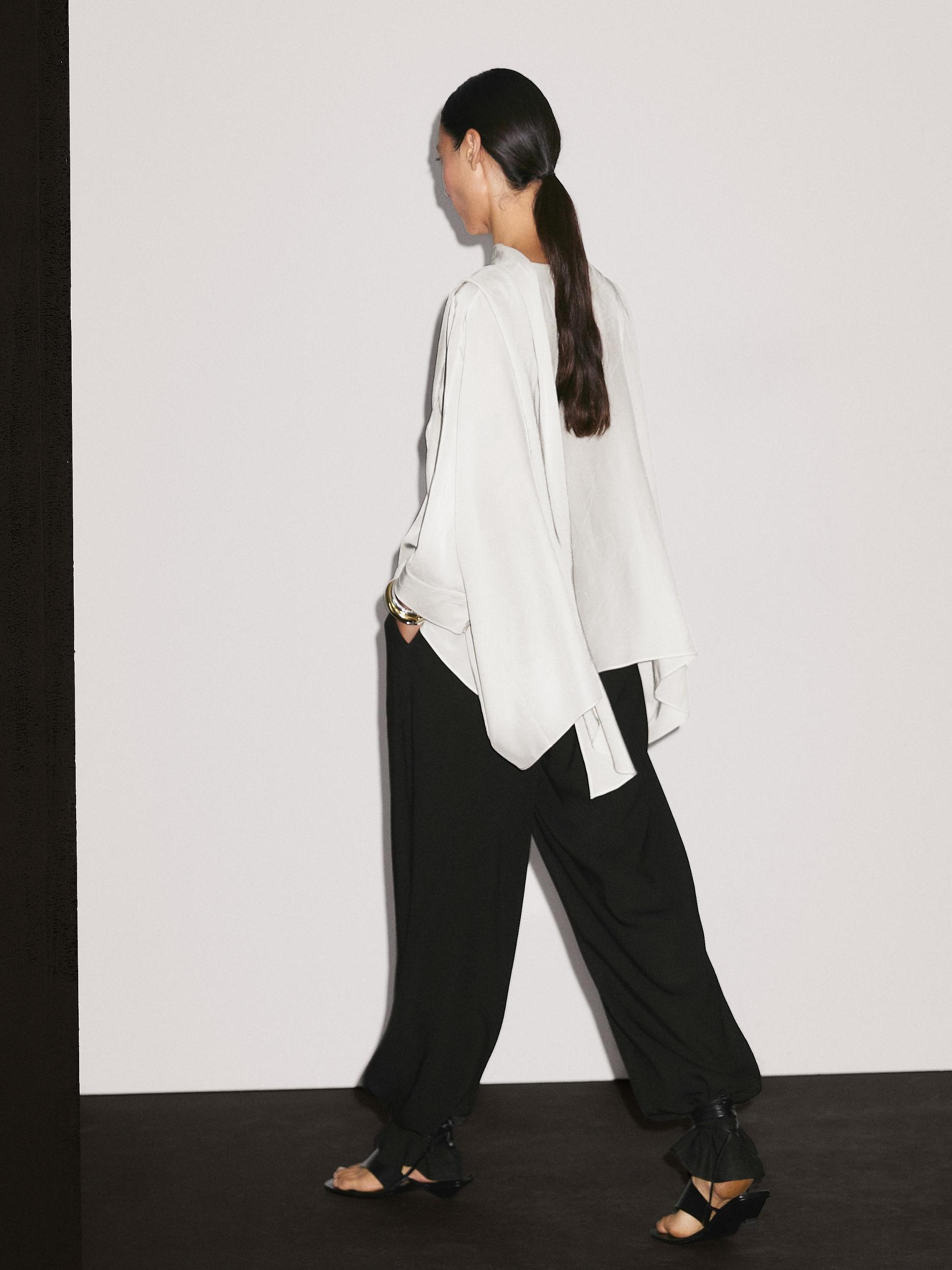 Flowing linen blend trousers with darts Product Image