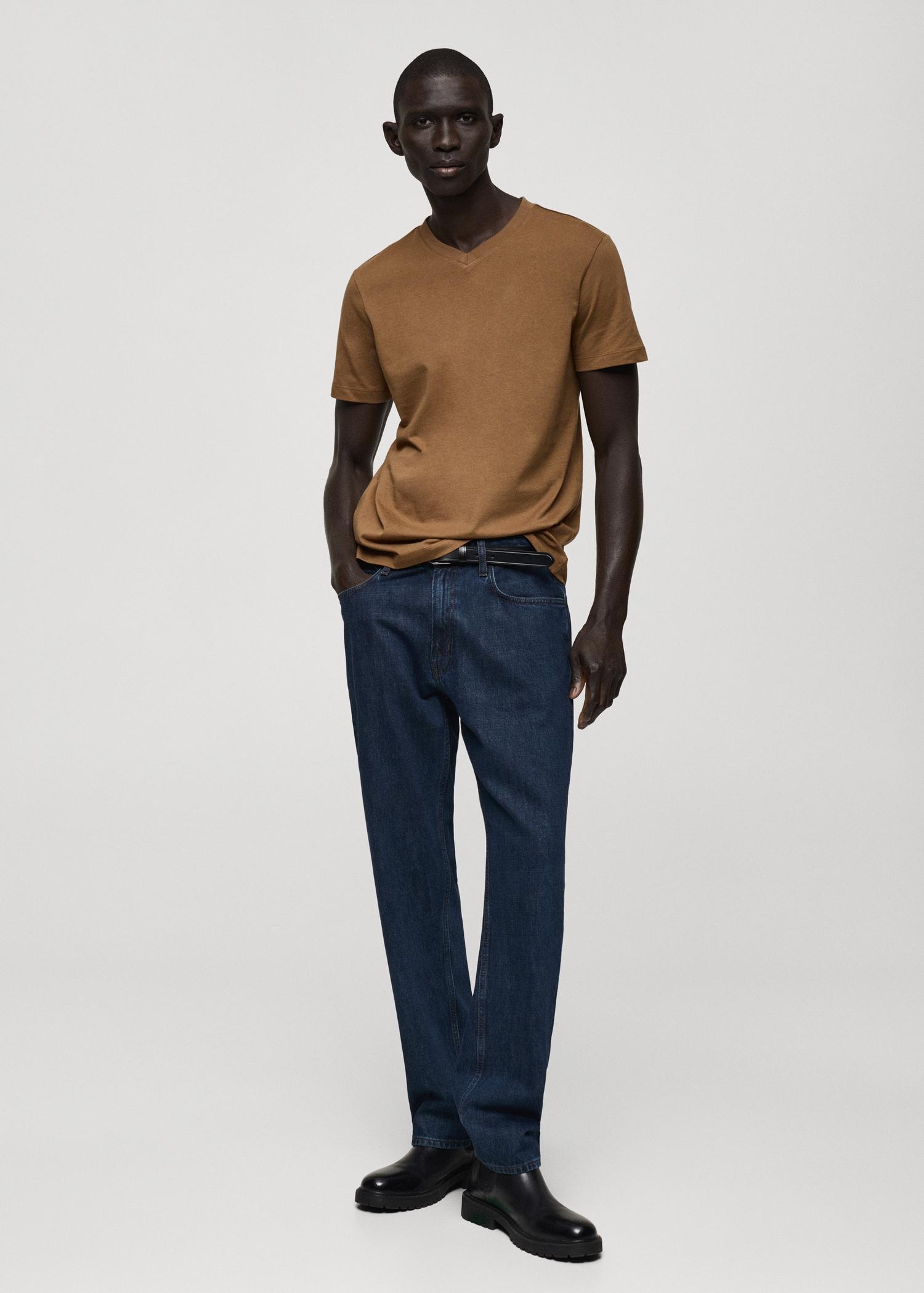 100% cotton slim-fit V-neck t-shirt - Men | MANGO USA Product Image